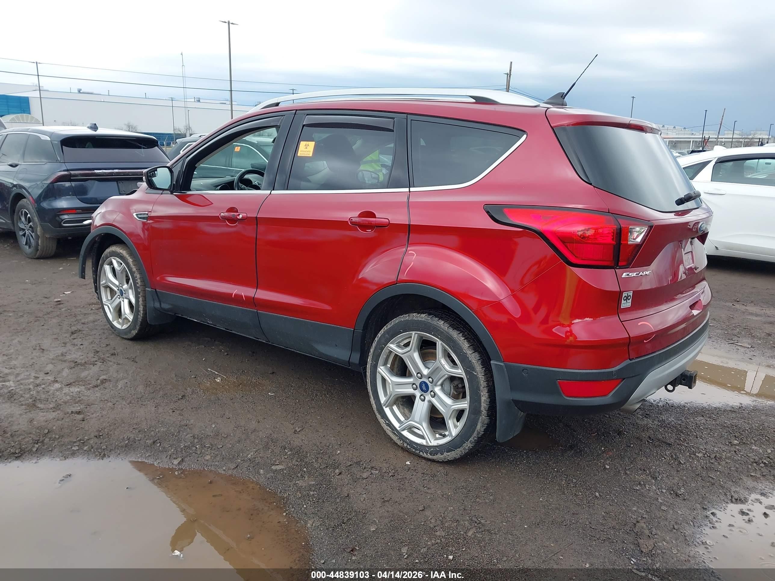 2019 Ford Escape Titanium Красный vin: 1FMCU9J97KUA03245