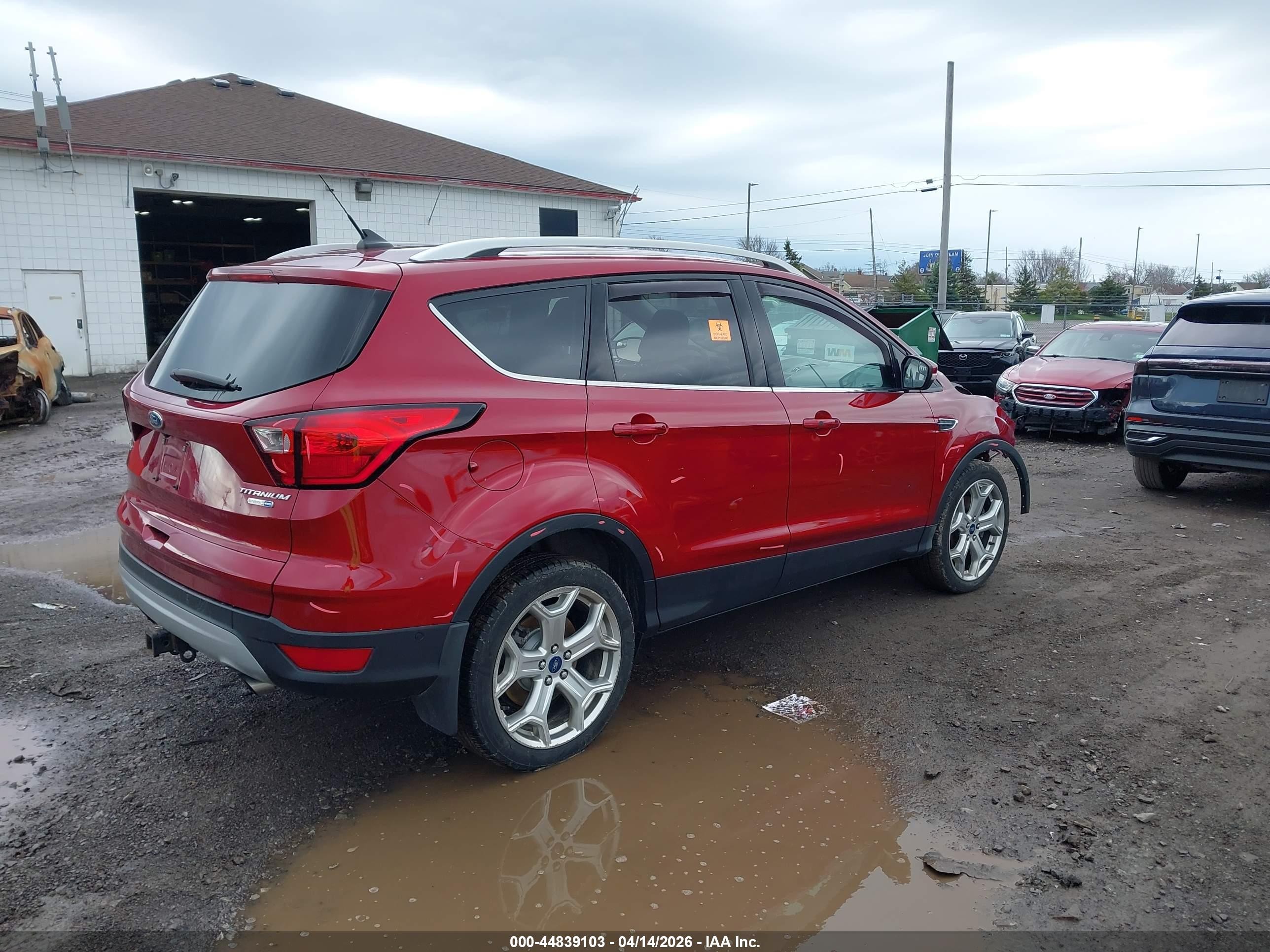 2019 Ford Escape Titanium Красный vin: 1FMCU9J97KUA03245
