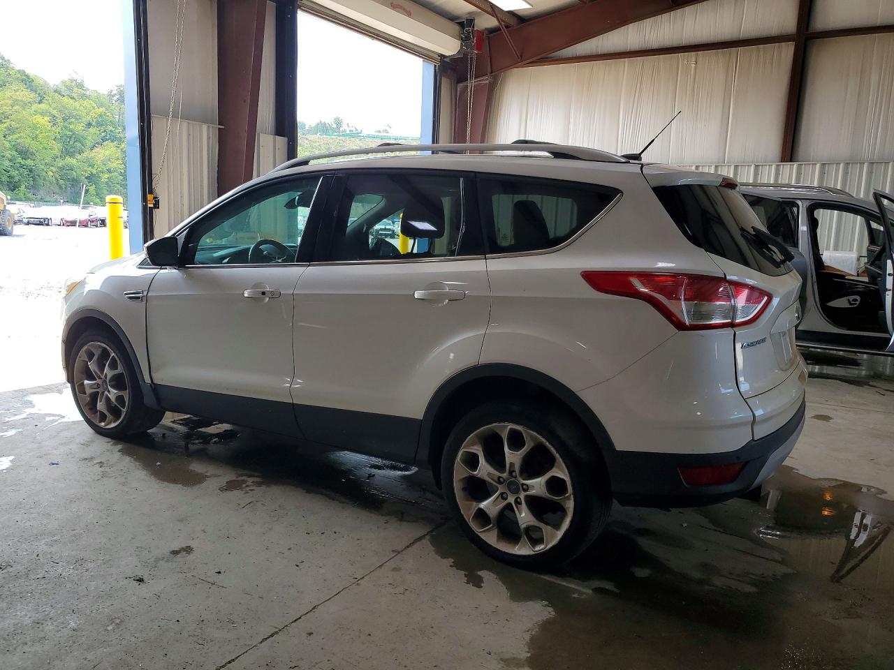 2013 Ford Escape Titanium White vin: 1FMCU9J98DUA02575