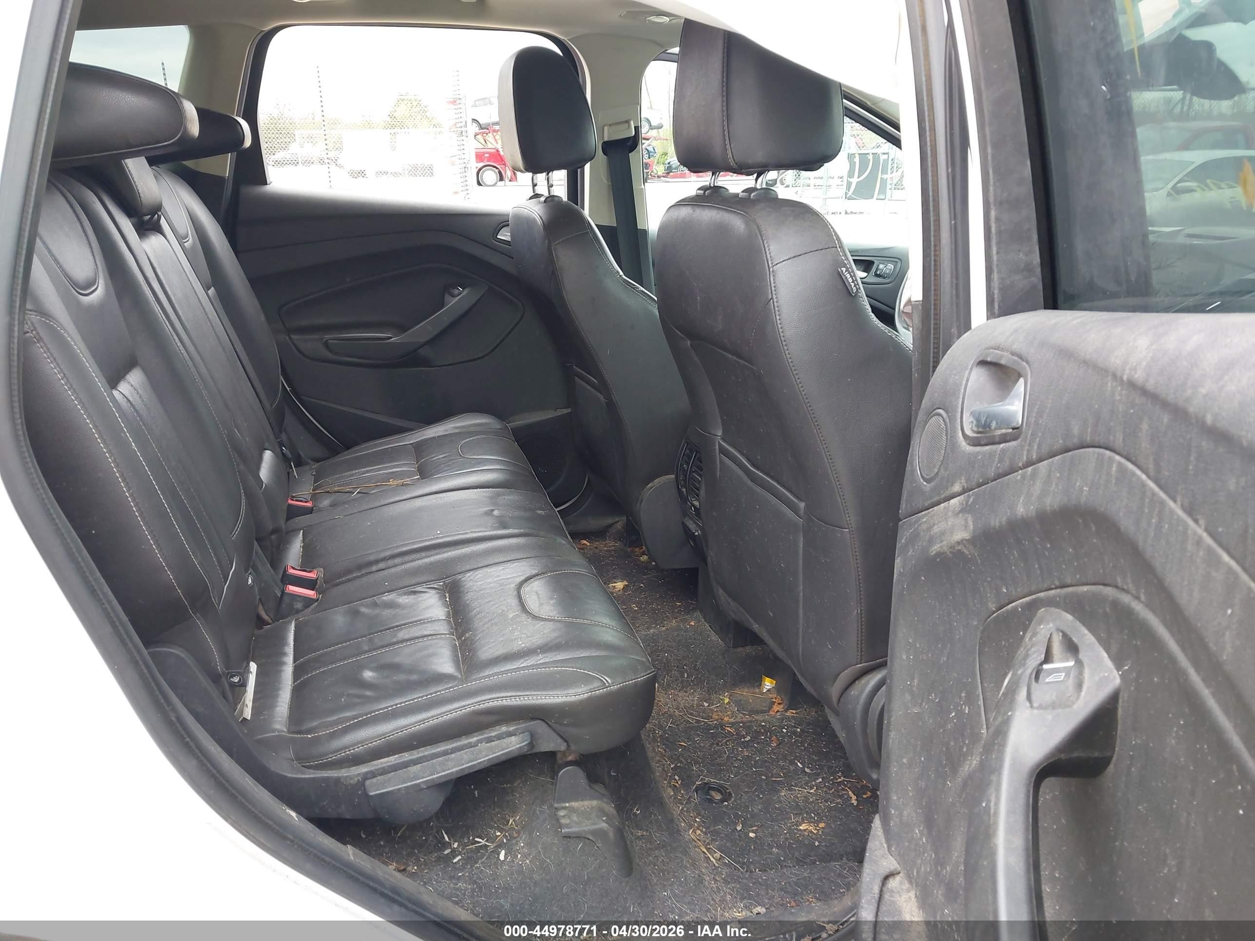 2013 Ford Escape Titanium White vin: 1FMCU9J98DUB79000