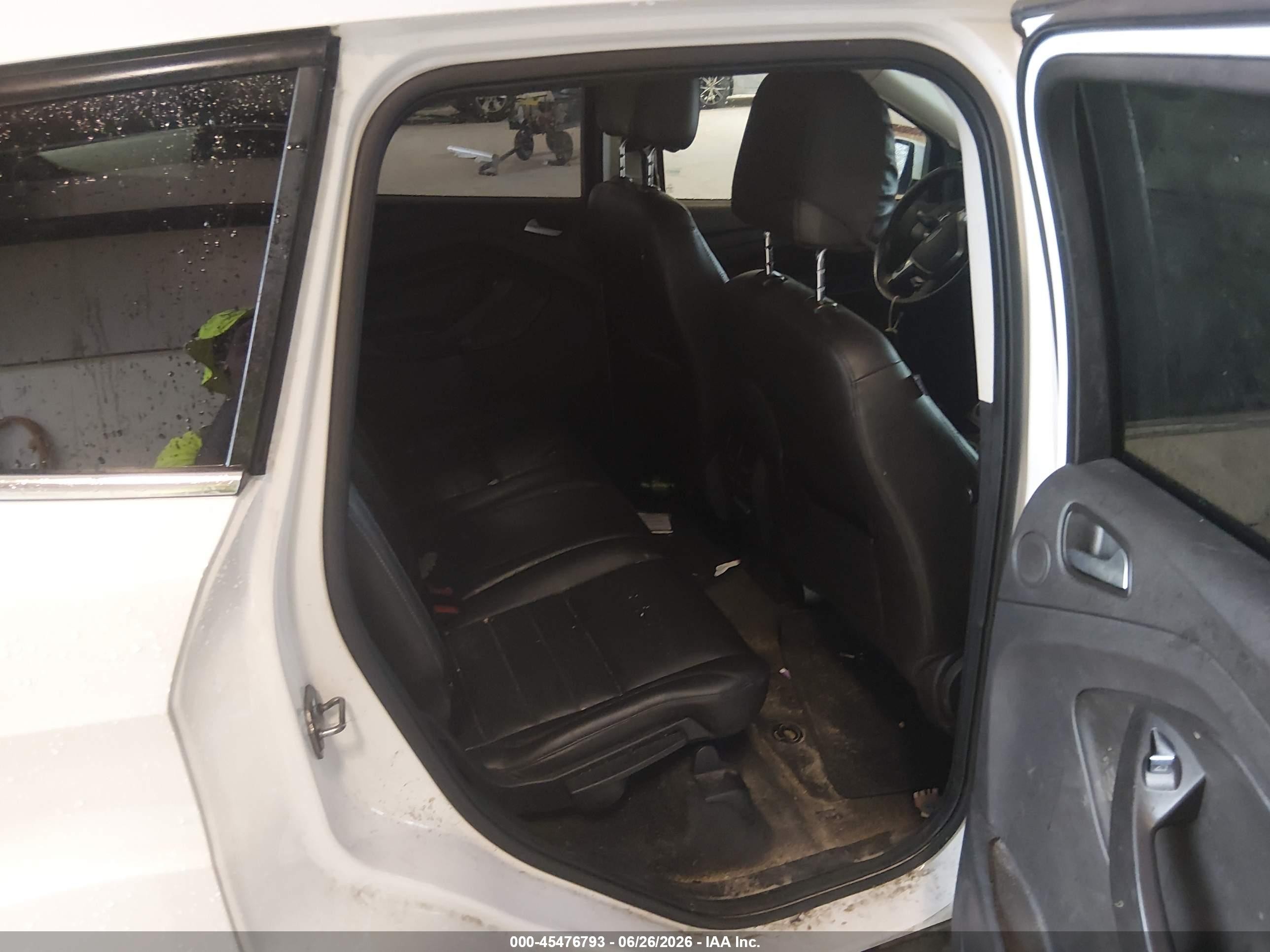 2014 Ford Escape Titanium White vin: 1FMCU9J98EUA67329