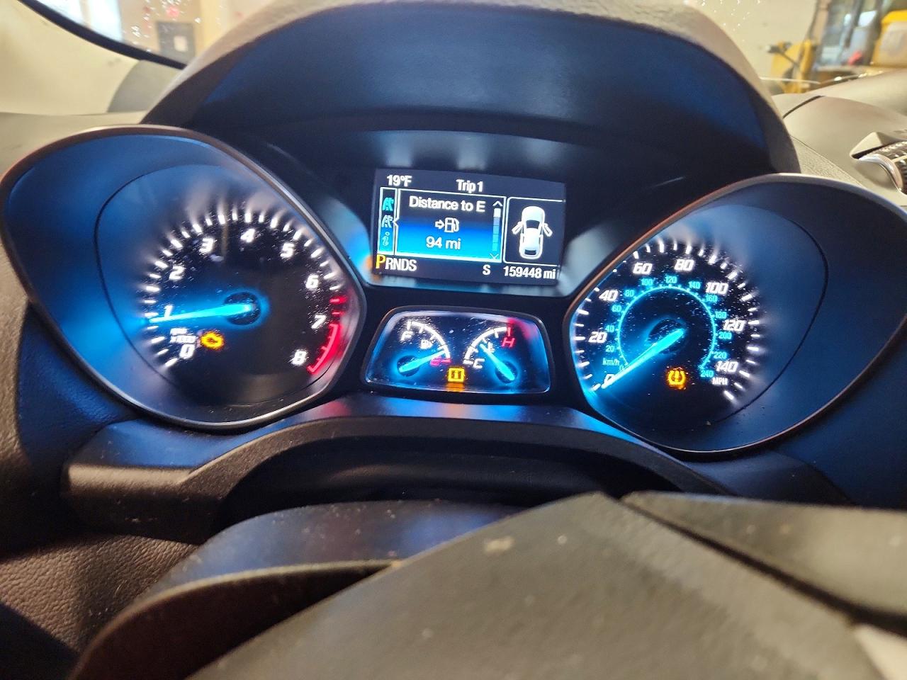 2014 Ford Escape Белый vin: 1FMCU9J98EUA73017