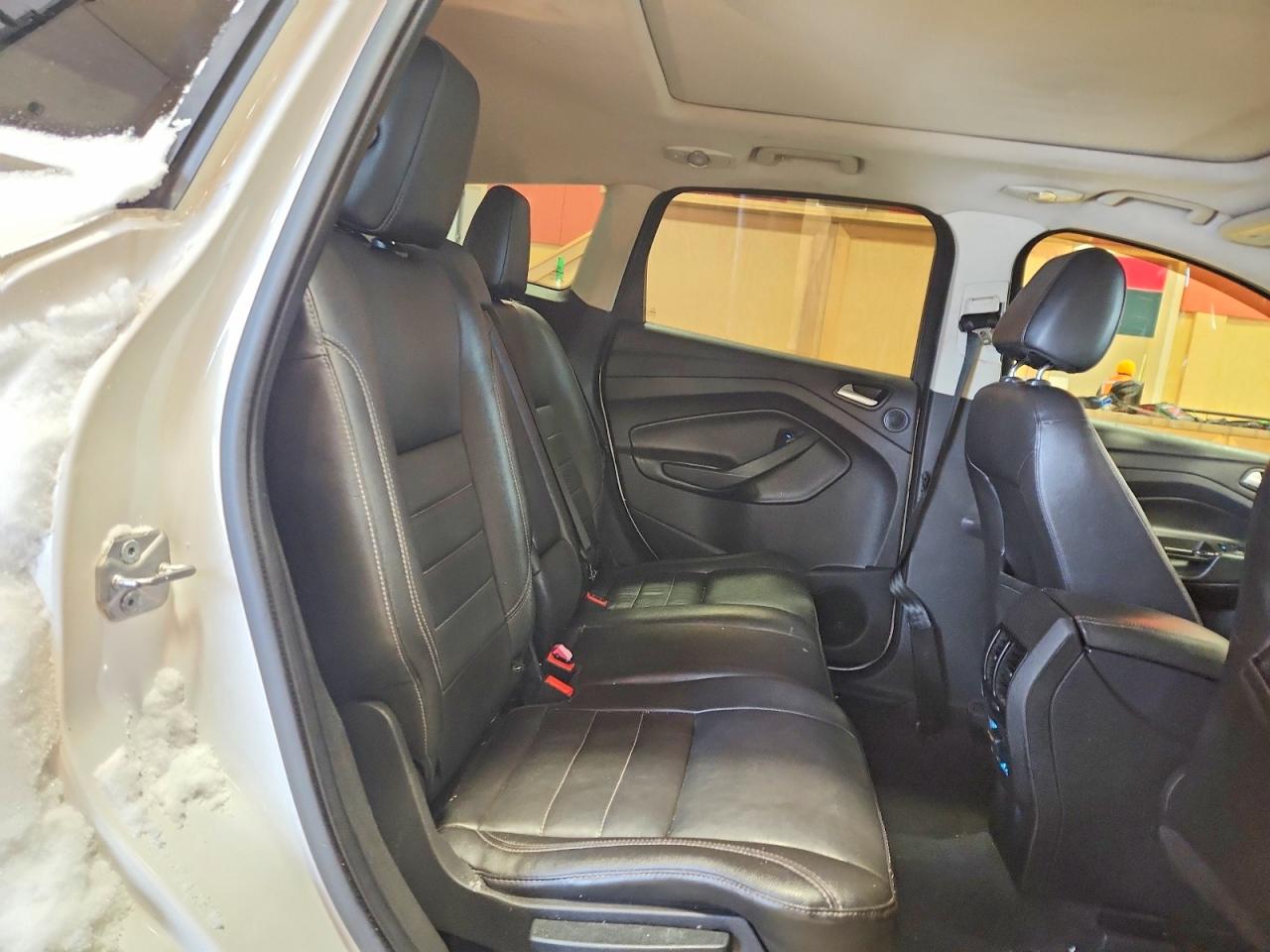 2014 Ford Escape Белый vin: 1FMCU9J98EUA73017