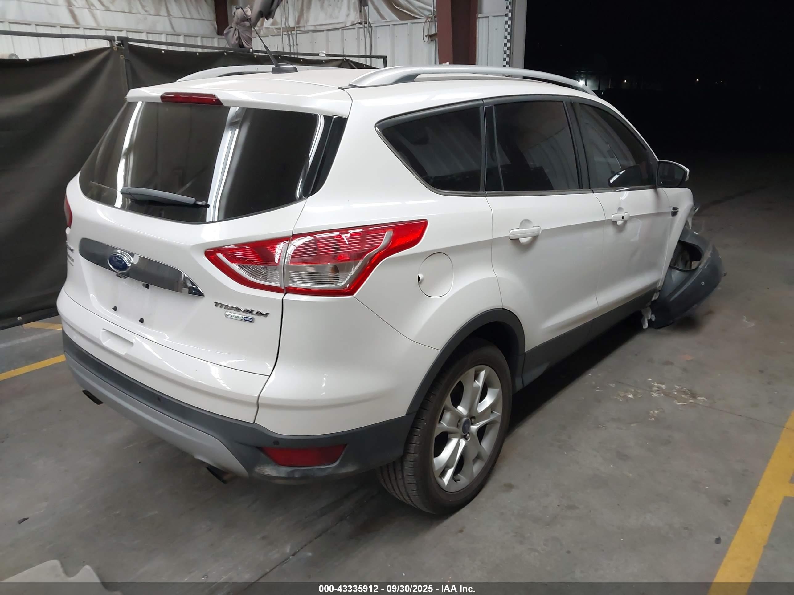 2015 Ford Escape Titanium White vin: 1FMCU9J98FUA24577