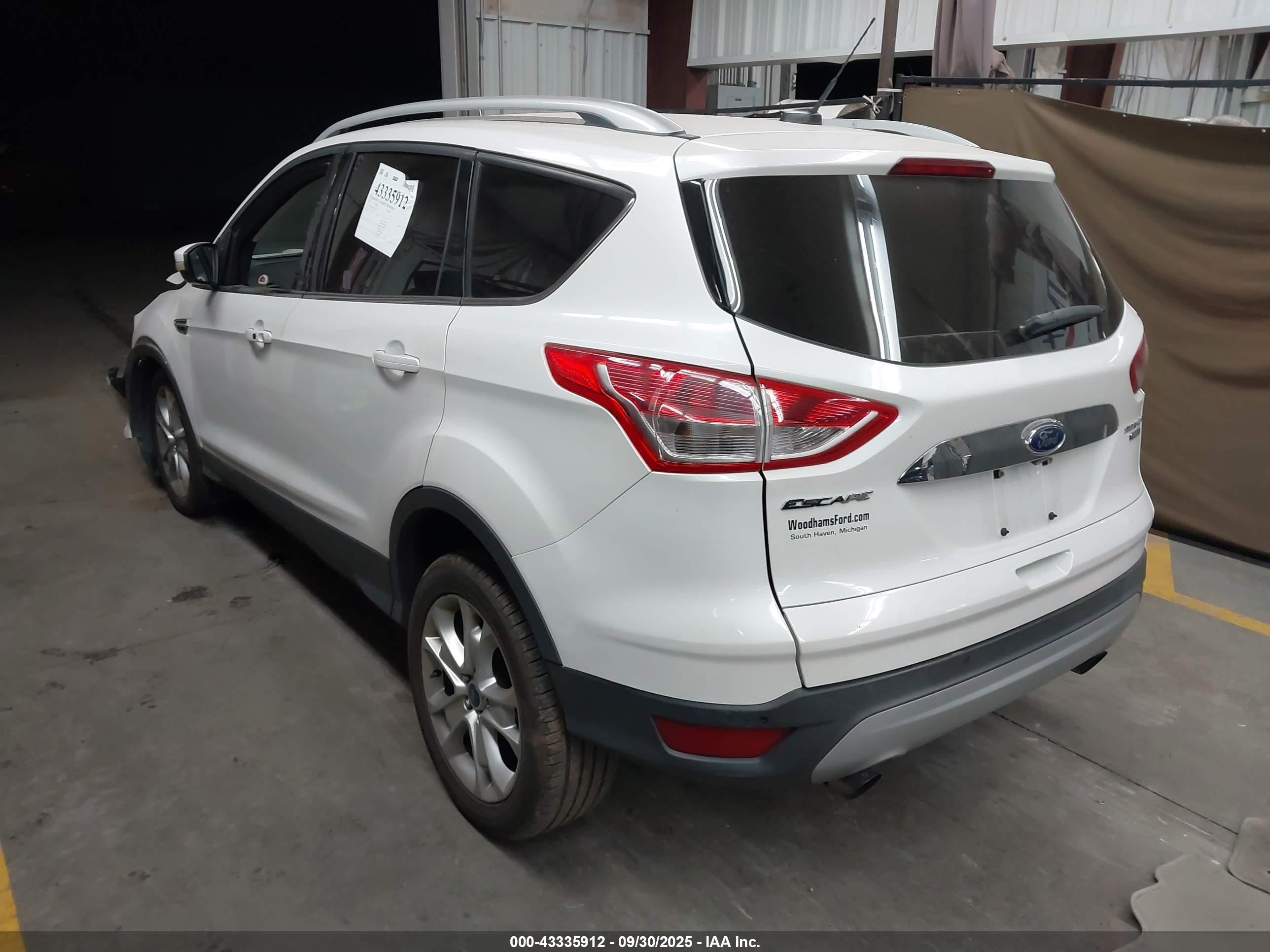 2015 Ford Escape Titanium White vin: 1FMCU9J98FUA24577