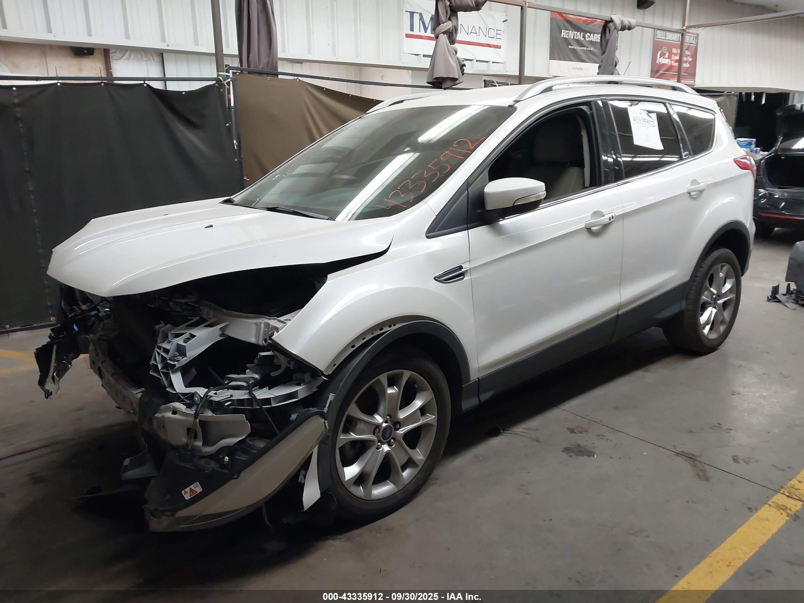 2015 Ford Escape Titanium White vin: 1FMCU9J98FUA24577