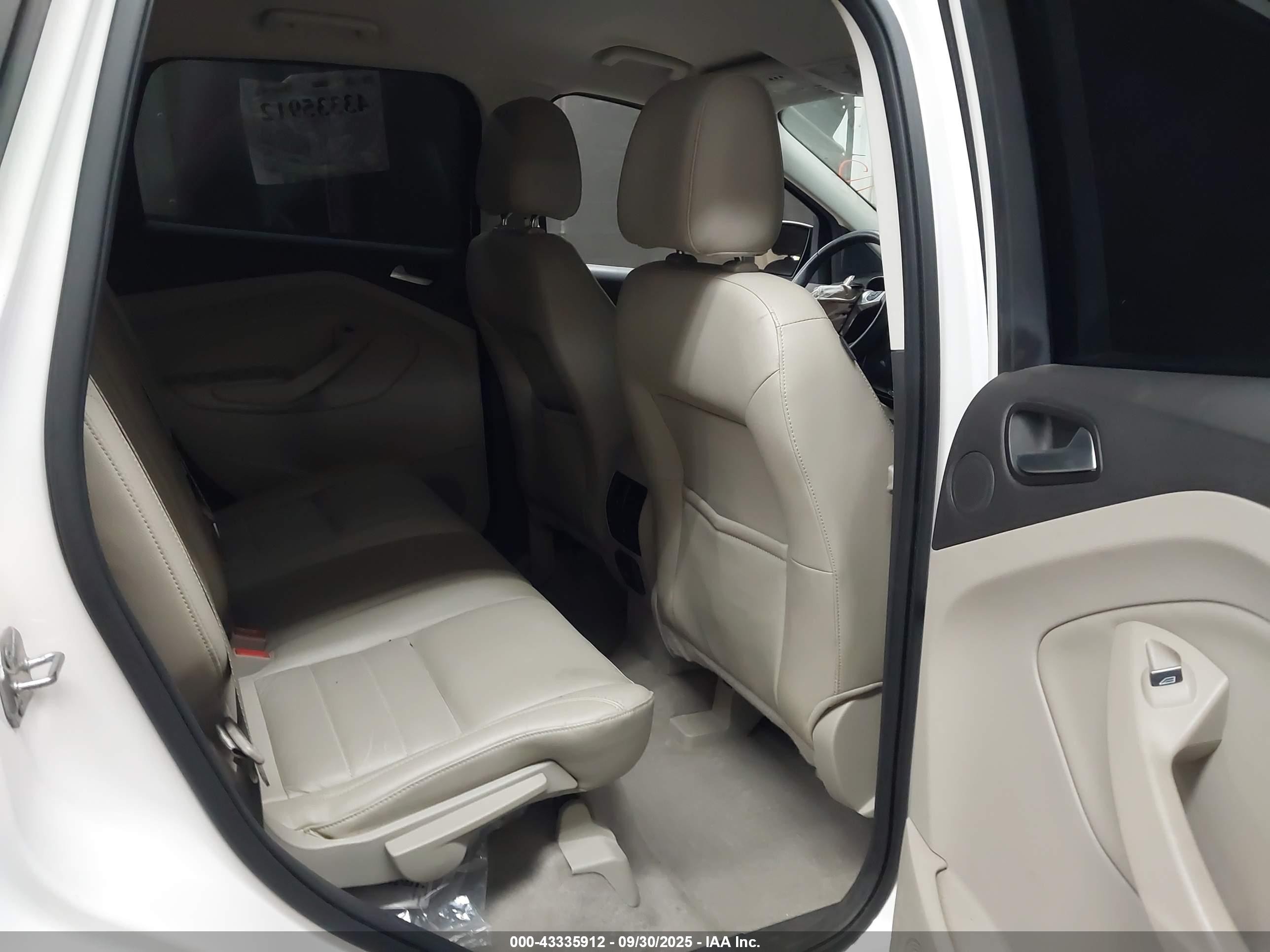 2015 Ford Escape Titanium White vin: 1FMCU9J98FUA24577