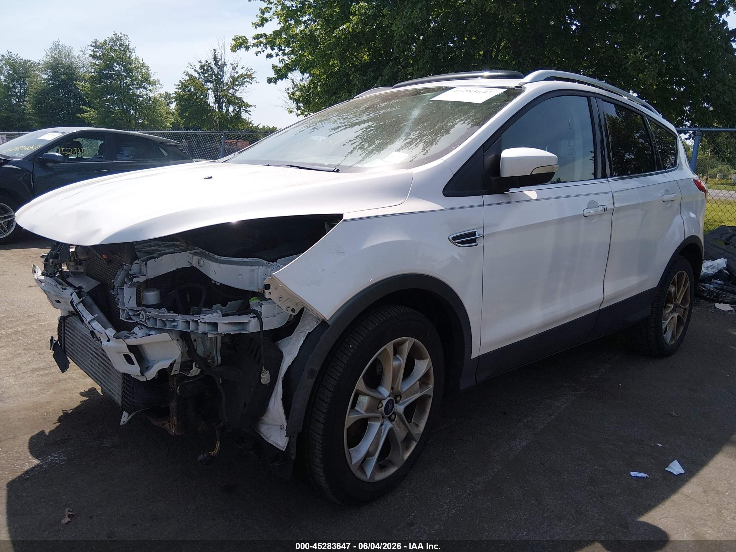 2015 Ford Escape Titanium White vin: 1FMCU9J98FUB55069
