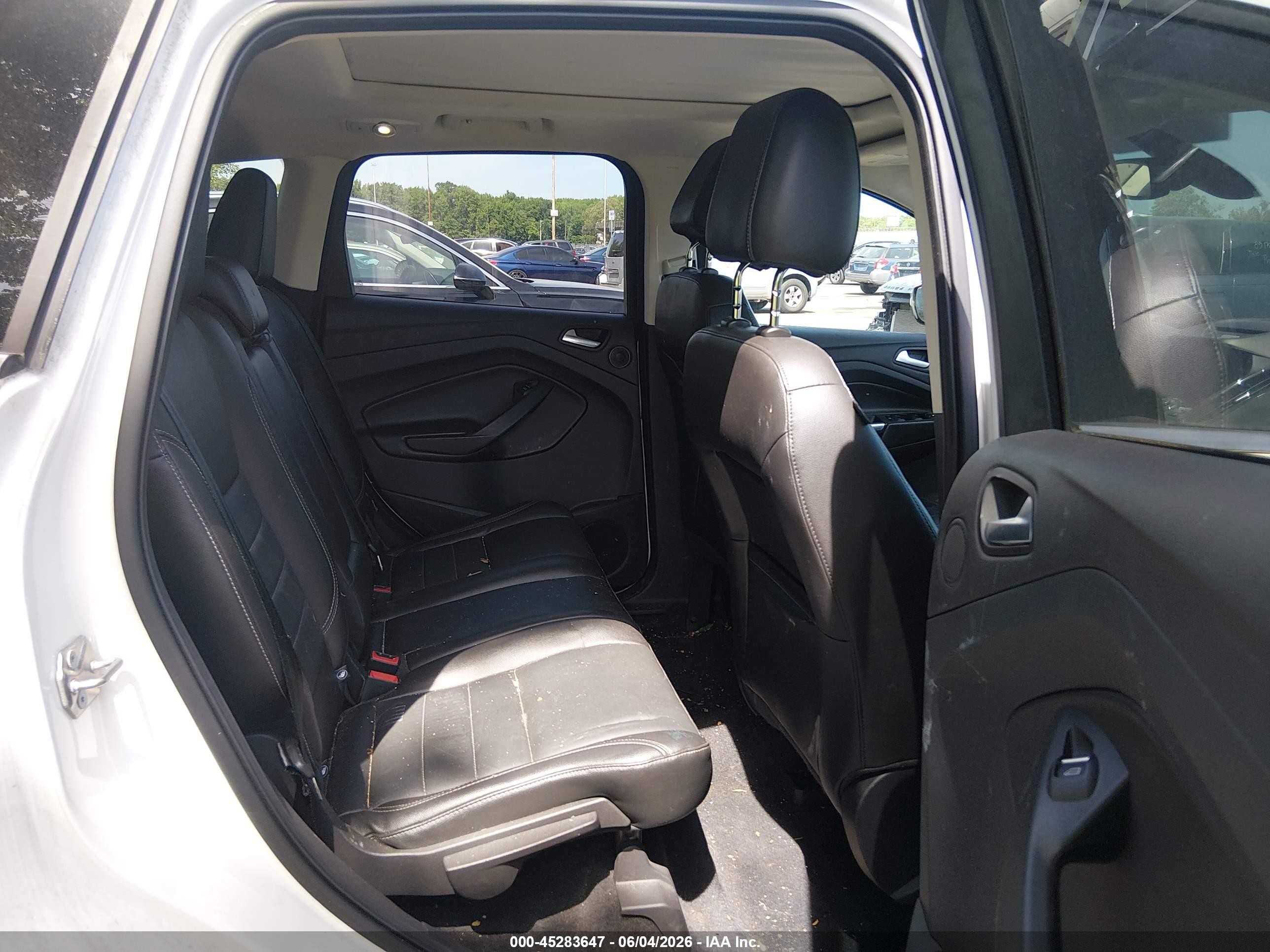 2015 Ford Escape Titanium White vin: 1FMCU9J98FUB55069