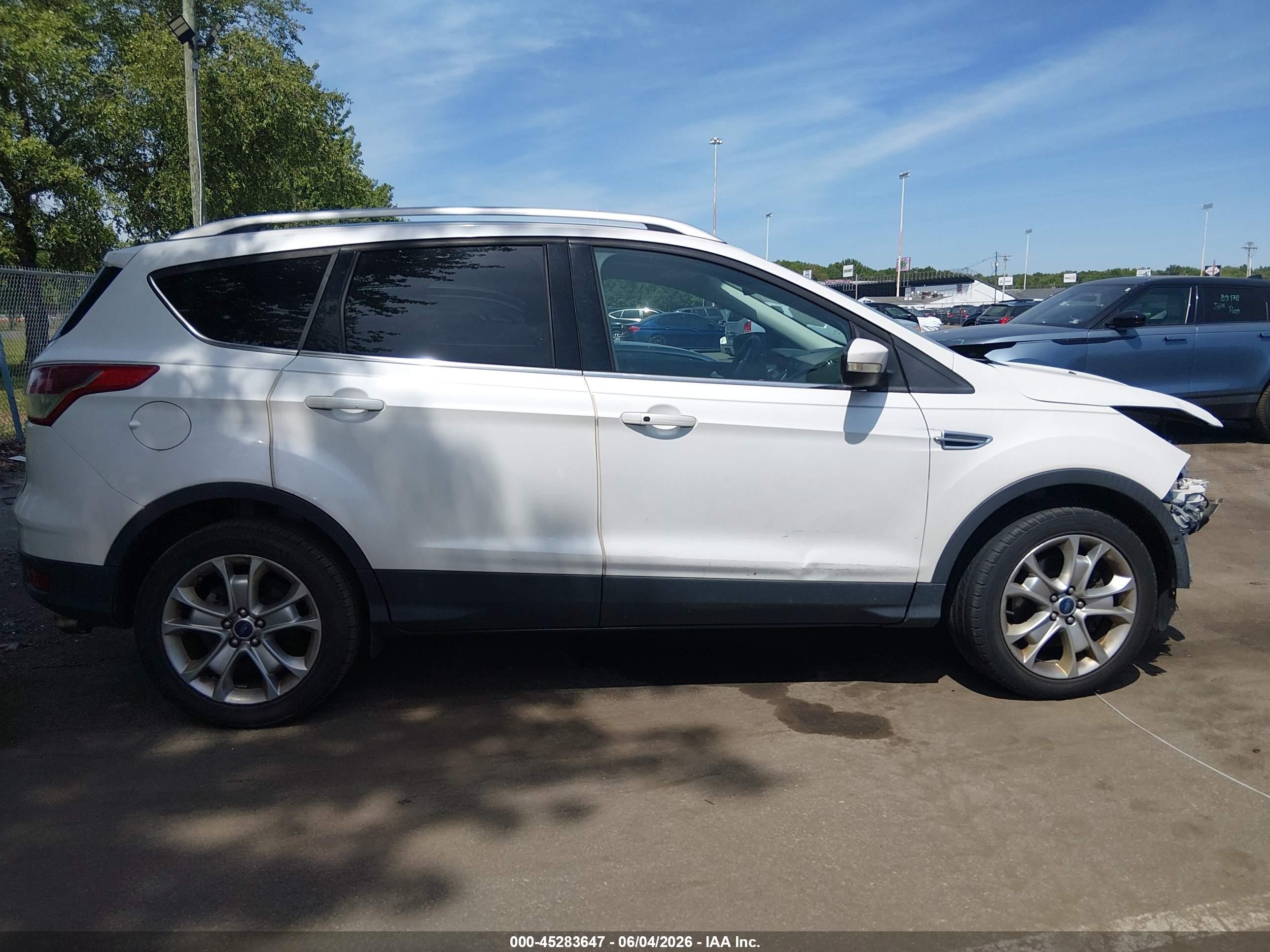 2015 Ford Escape Titanium White vin: 1FMCU9J98FUB55069