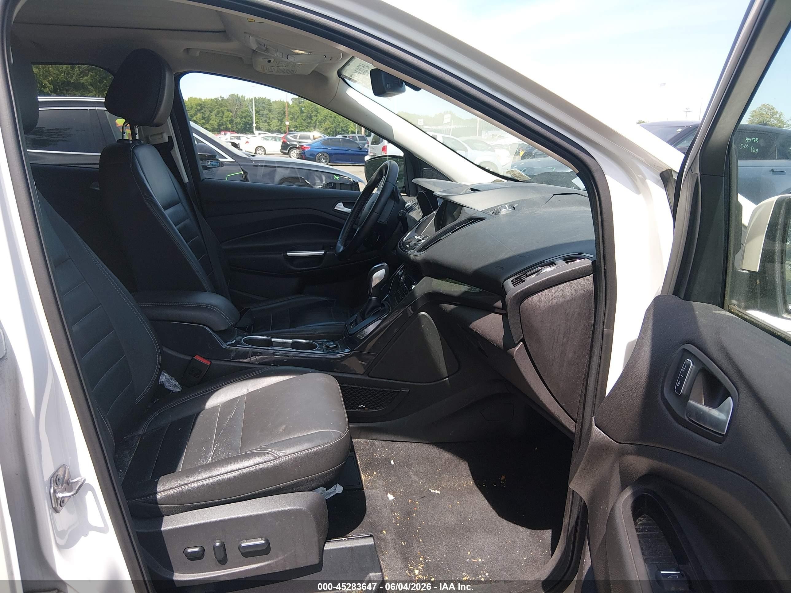 2015 Ford Escape Titanium White vin: 1FMCU9J98FUB55069