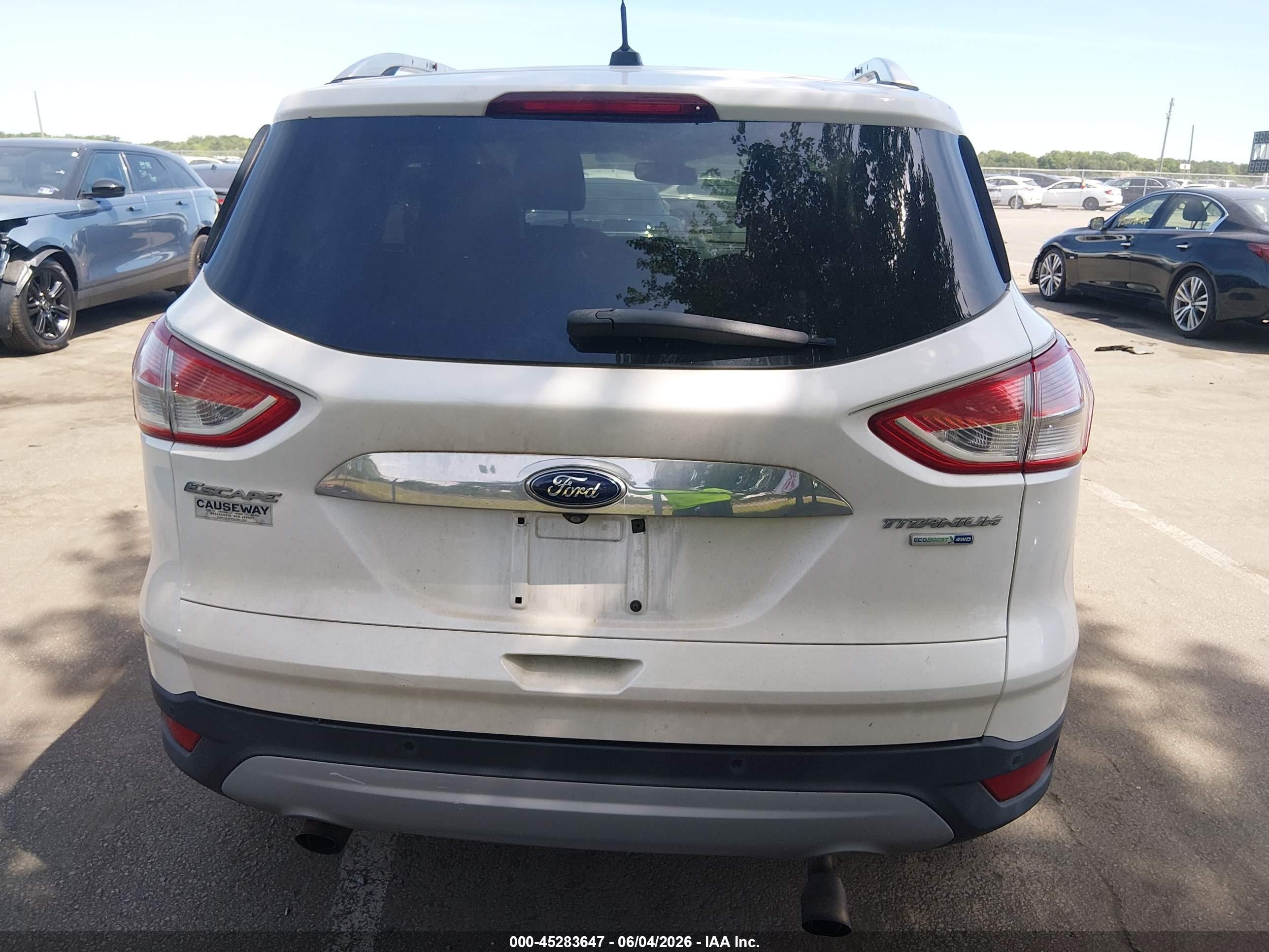 2015 Ford Escape Titanium White vin: 1FMCU9J98FUB55069