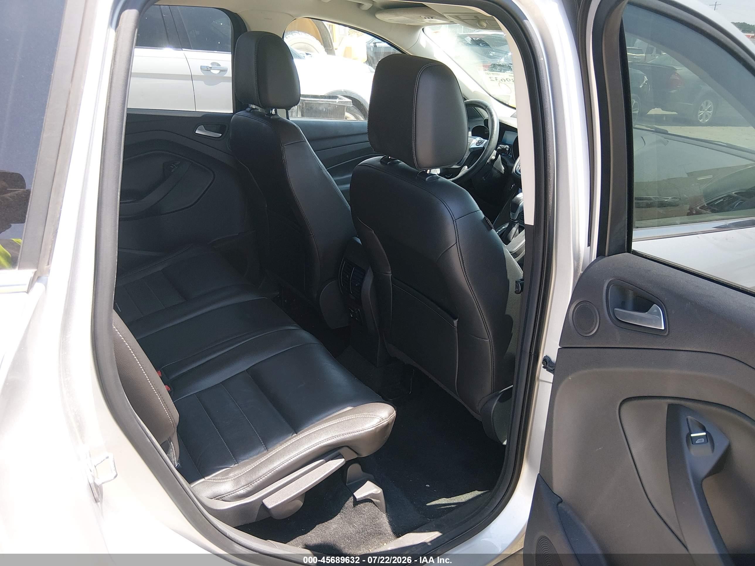 2015 Ford Escape Titanium Серебряный vin: 1FMCU9J98FUB60630