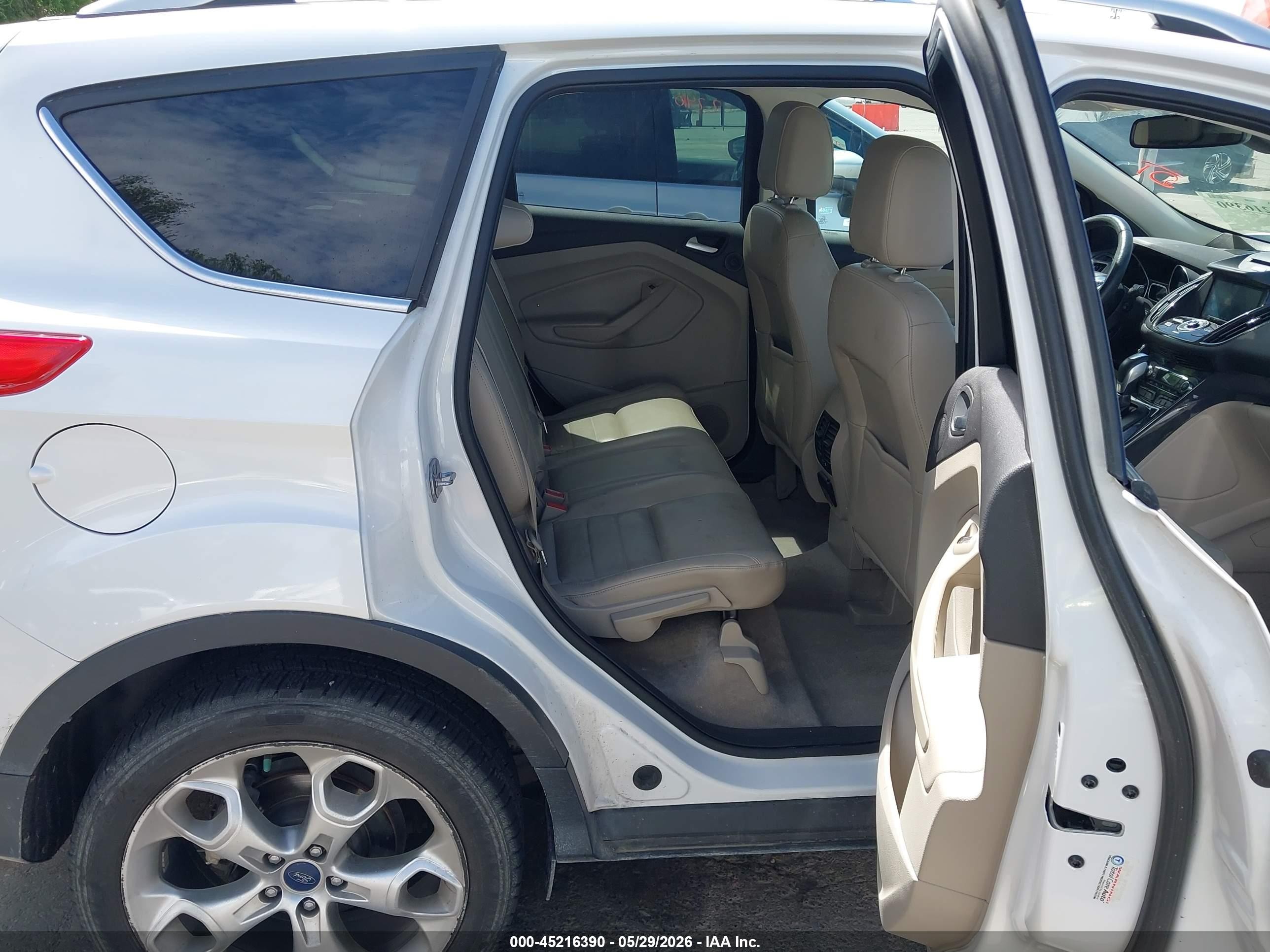 2015 Ford Escape Titanium White vin: 1FMCU9J99FUB62290