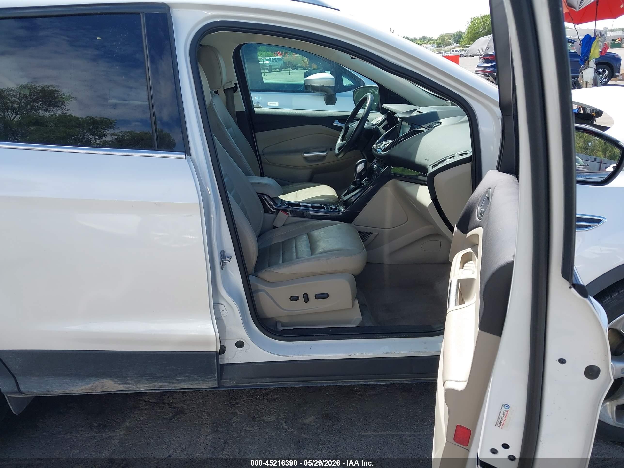 2015 Ford Escape Titanium White vin: 1FMCU9J99FUB62290