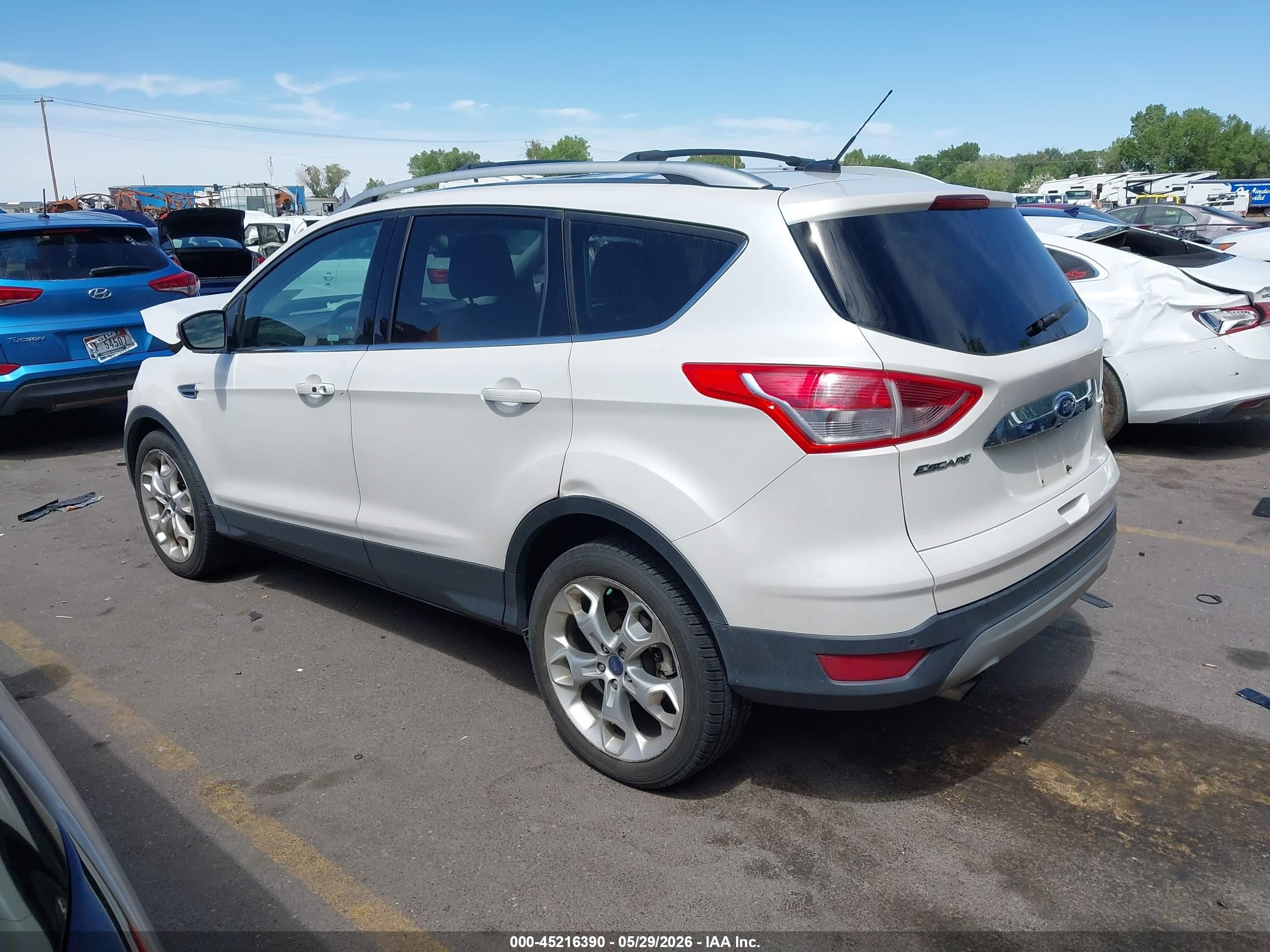 2015 Ford Escape Titanium White vin: 1FMCU9J99FUB62290
