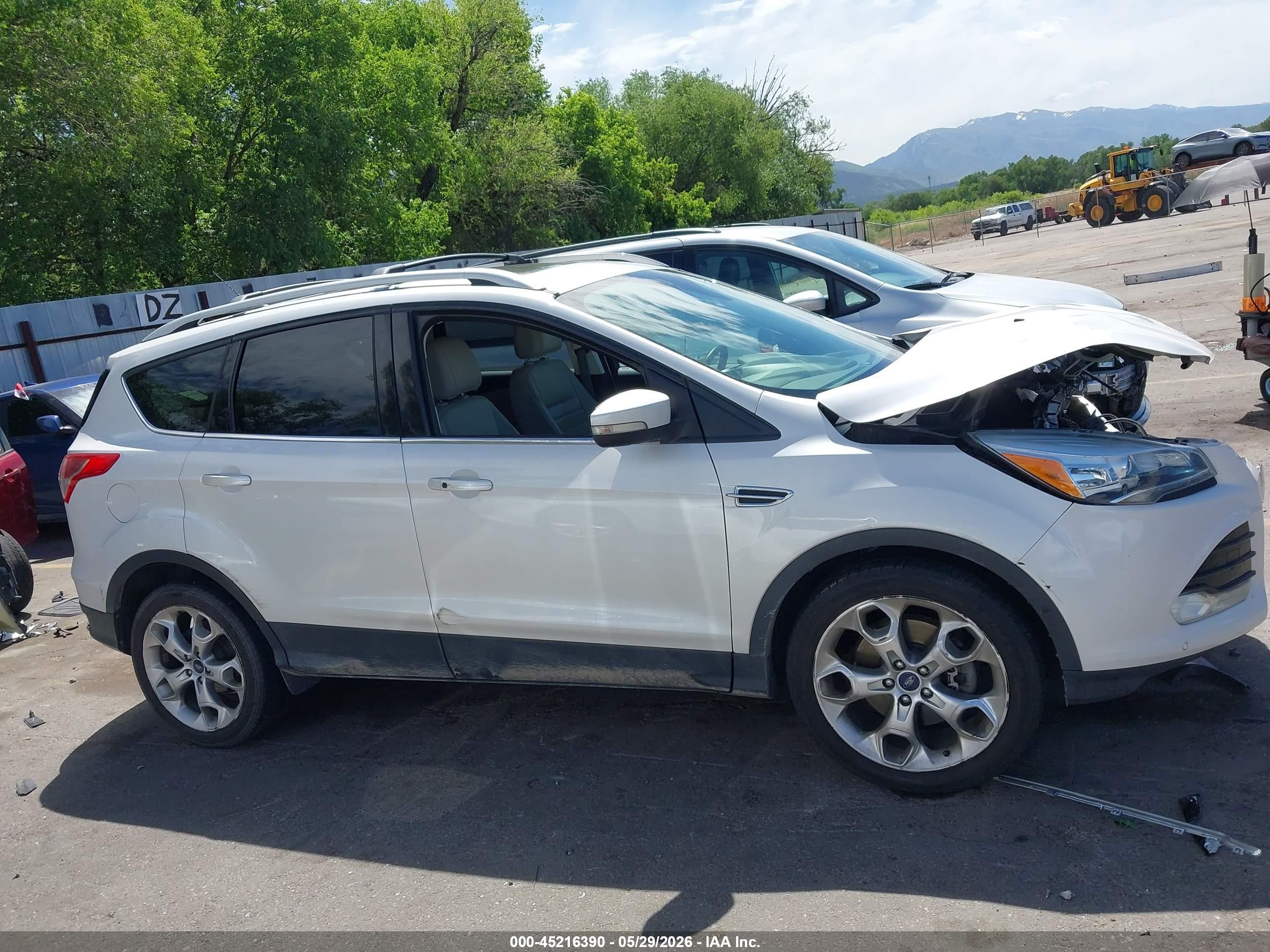 2015 Ford Escape Titanium White vin: 1FMCU9J99FUB62290
