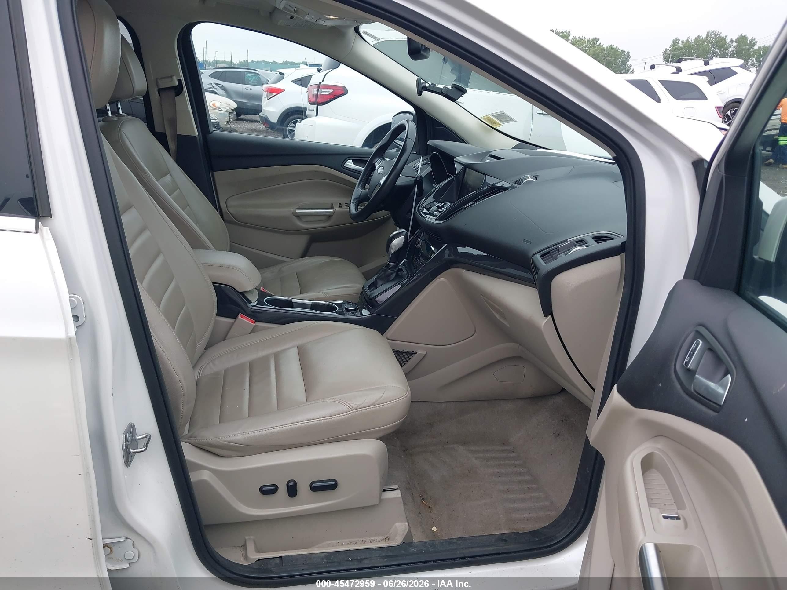 2015 Ford Escape Titanium Белый vin: 1FMCU9J99FUC02402