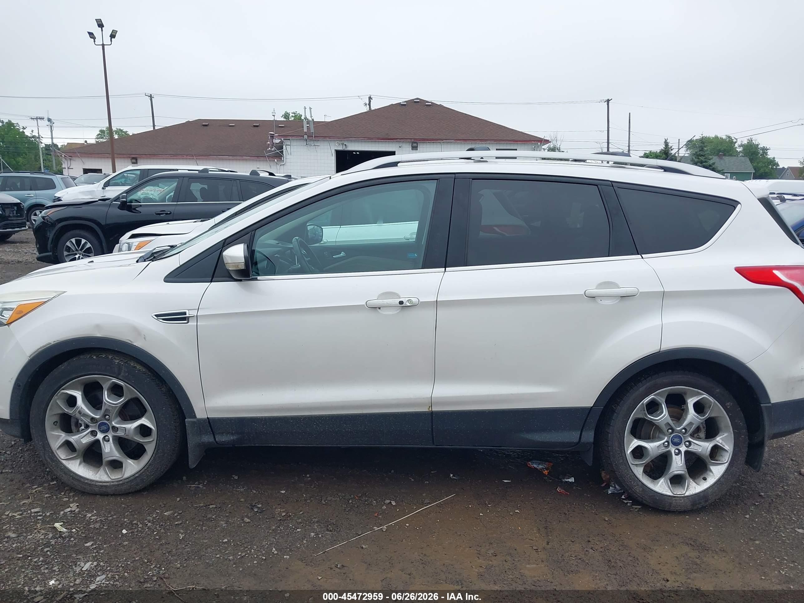 2015 Ford Escape Titanium Белый vin: 1FMCU9J99FUC02402