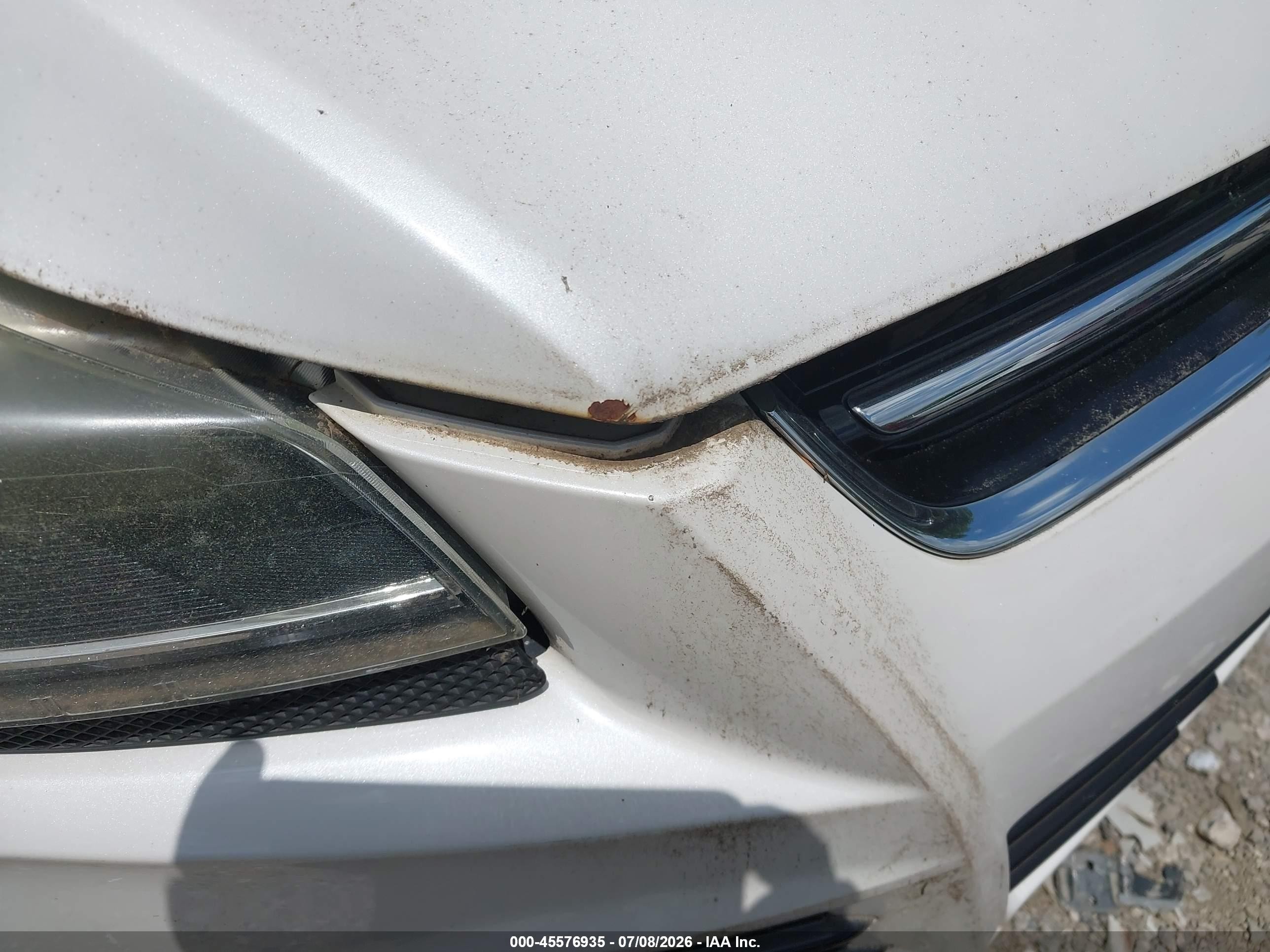 2015 Ford Escape Titanium White vin: 1FMCU9J99FUC75804