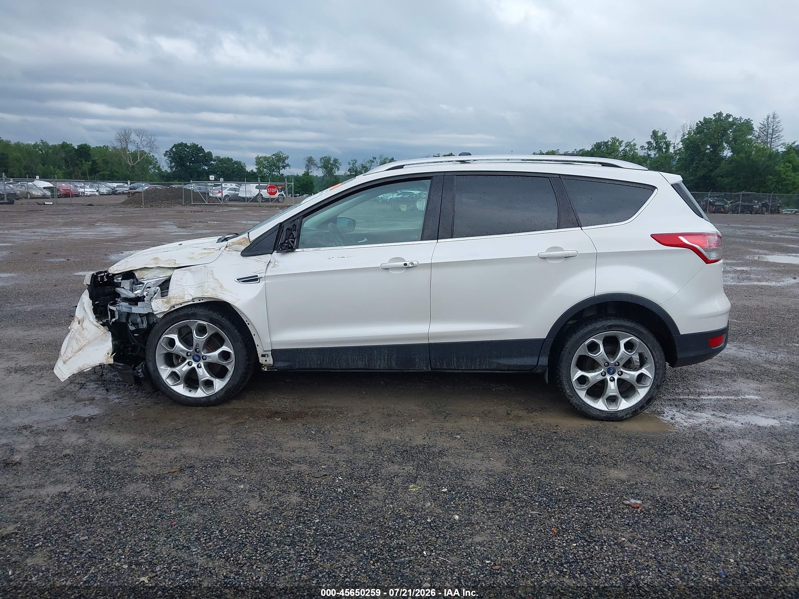 2014 Ford Escape Titanium White vin: 1FMCU9J9XEUA12011