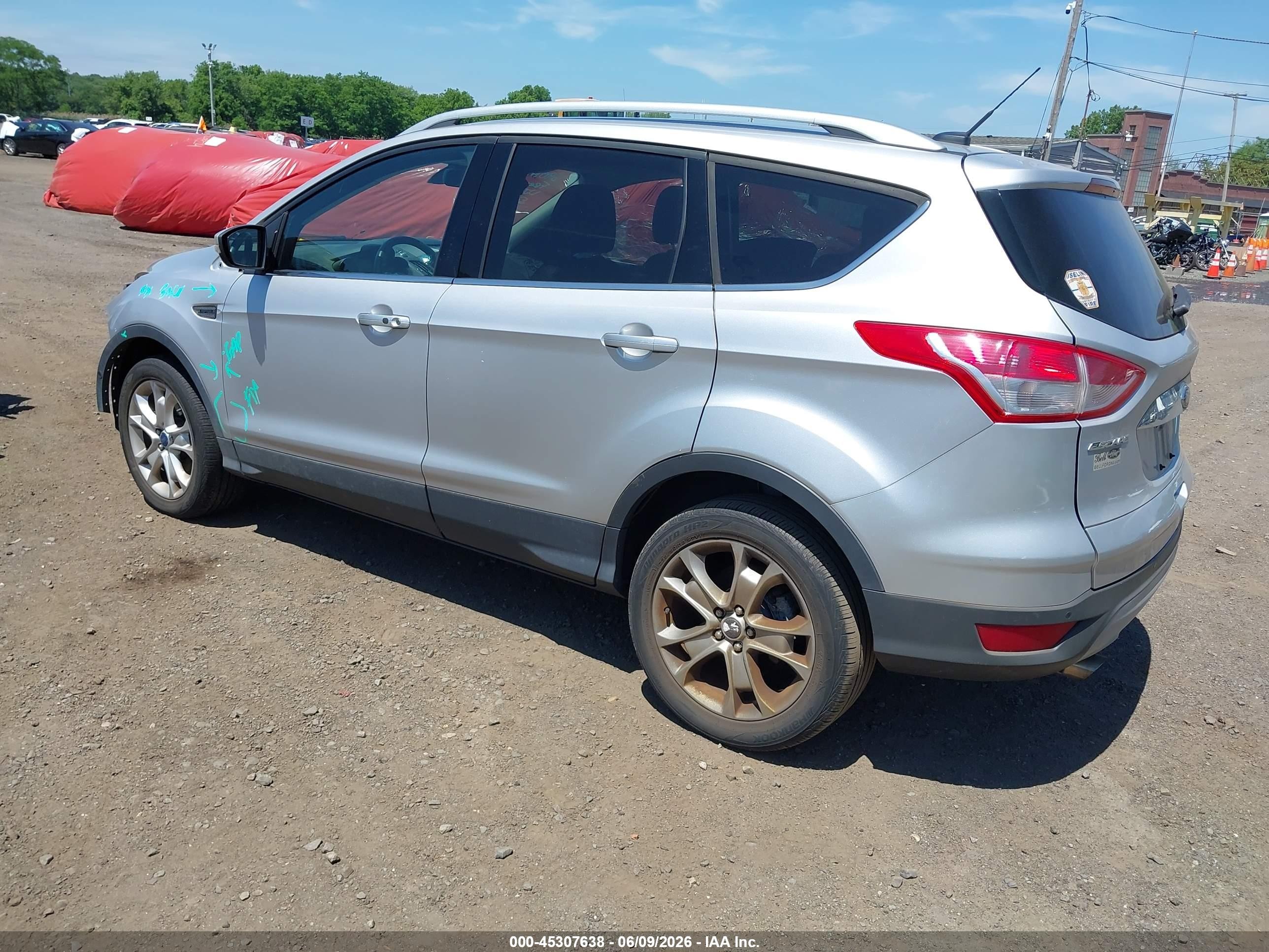 2014 Ford Escape Titanium Silver vin: 1FMCU9J9XEUD69558
