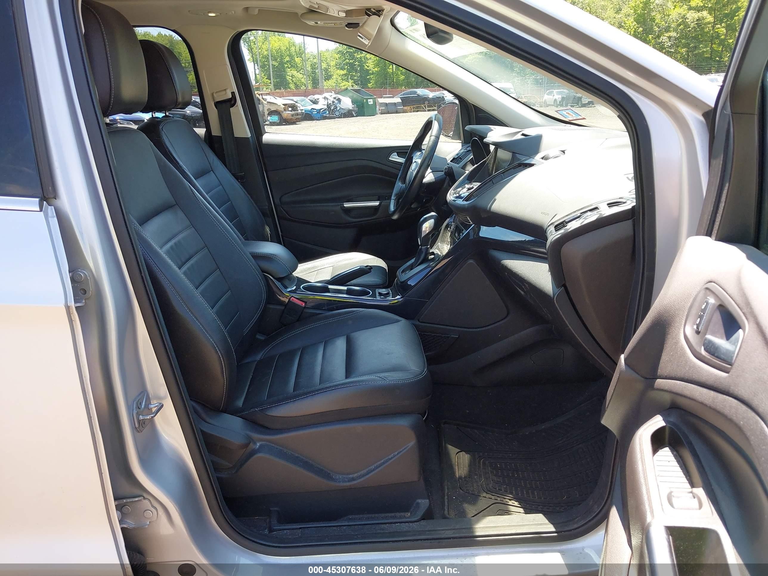 2014 Ford Escape Titanium Silver vin: 1FMCU9J9XEUD69558