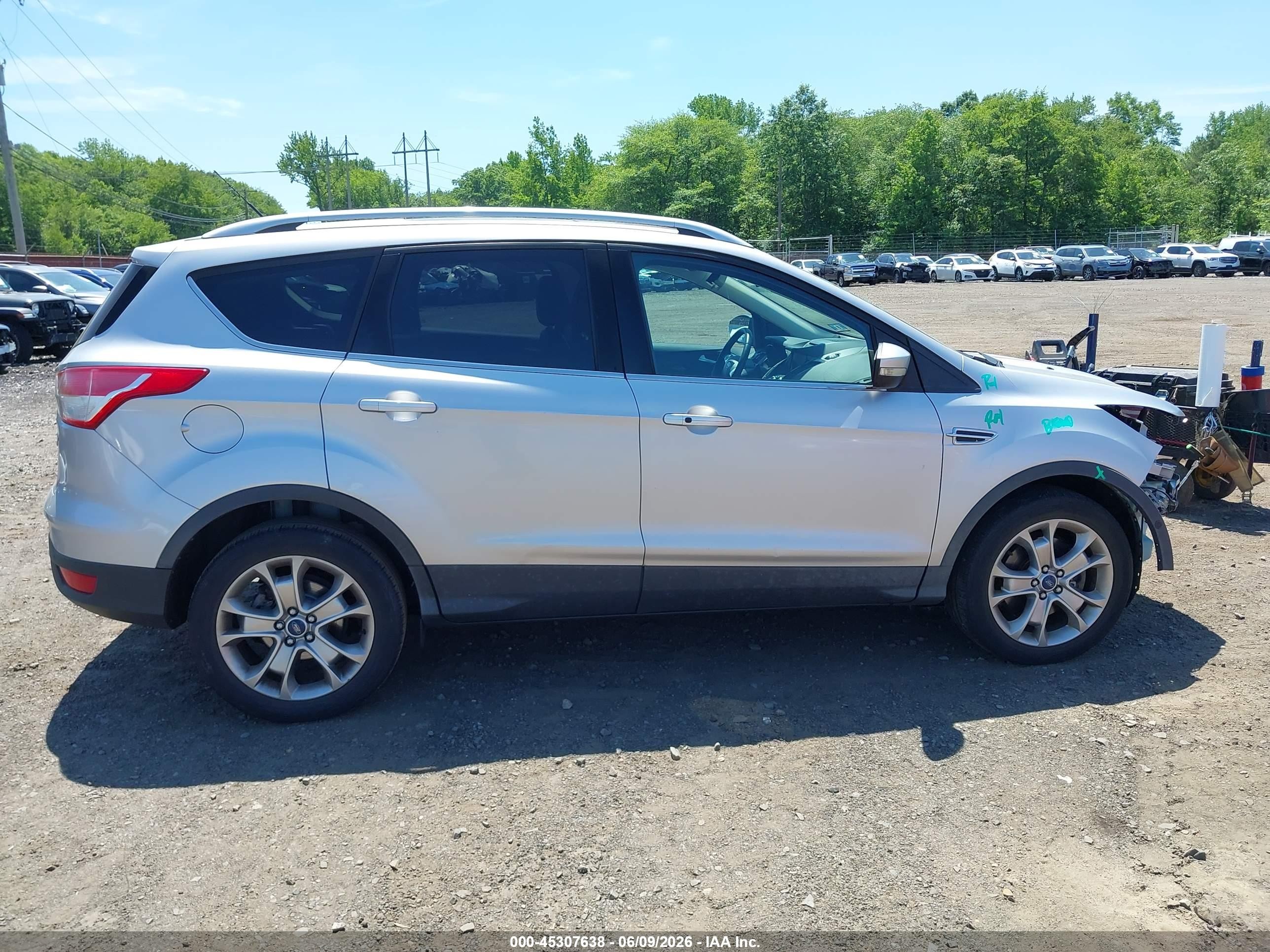 2014 Ford Escape Titanium Silver vin: 1FMCU9J9XEUD69558
