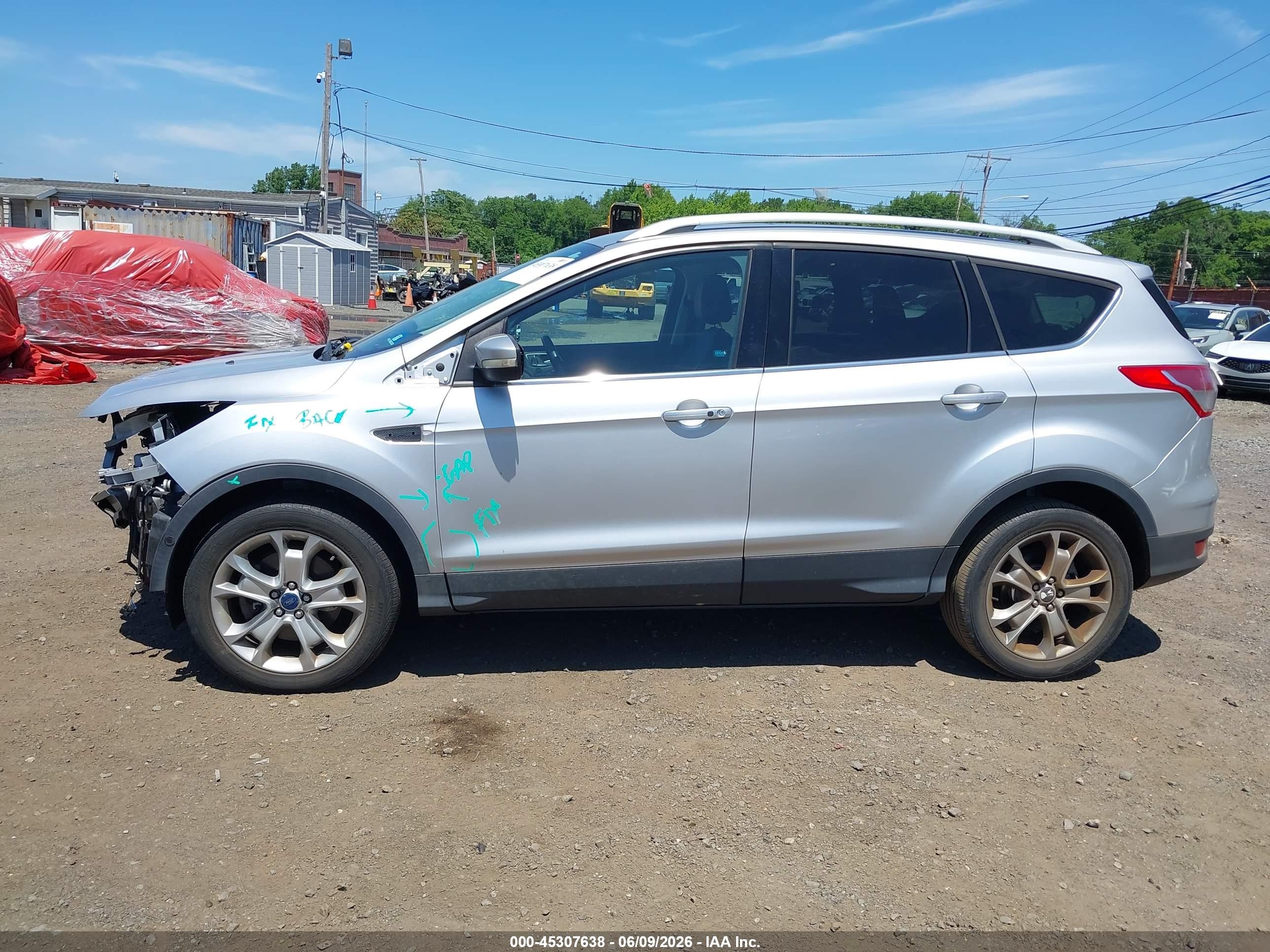 2014 Ford Escape Titanium Silver vin: 1FMCU9J9XEUD69558