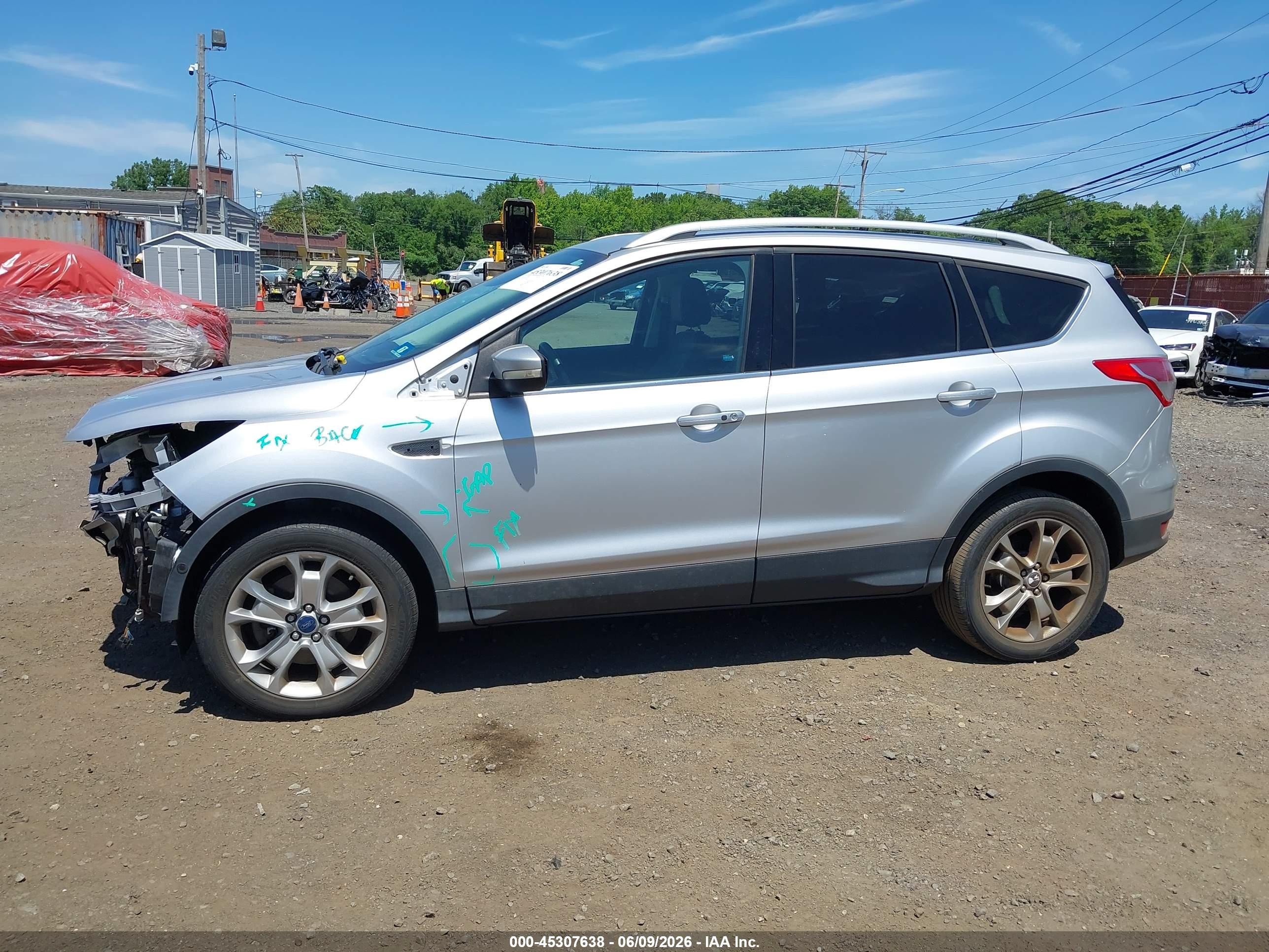 2014 Ford Escape Titanium Silver vin: 1FMCU9J9XEUD69558