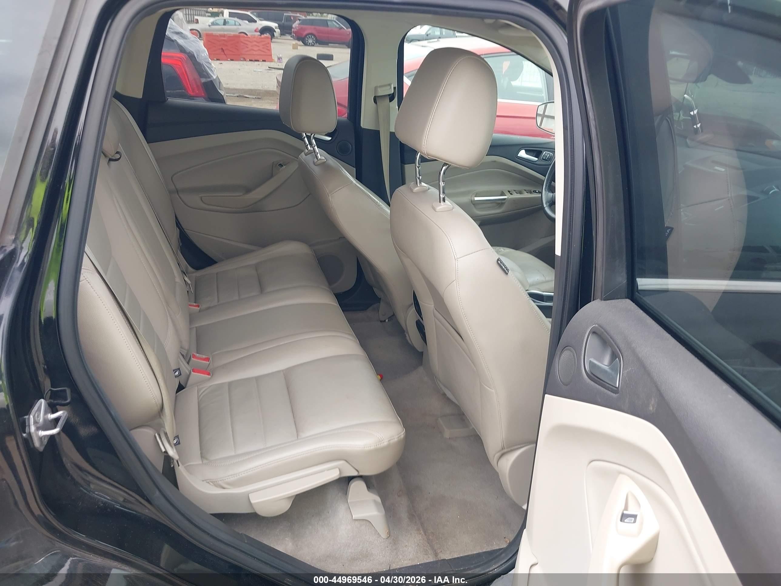 2016 Ford Escape Titanium Черный vin: 1FMCU9J9XGUC80365