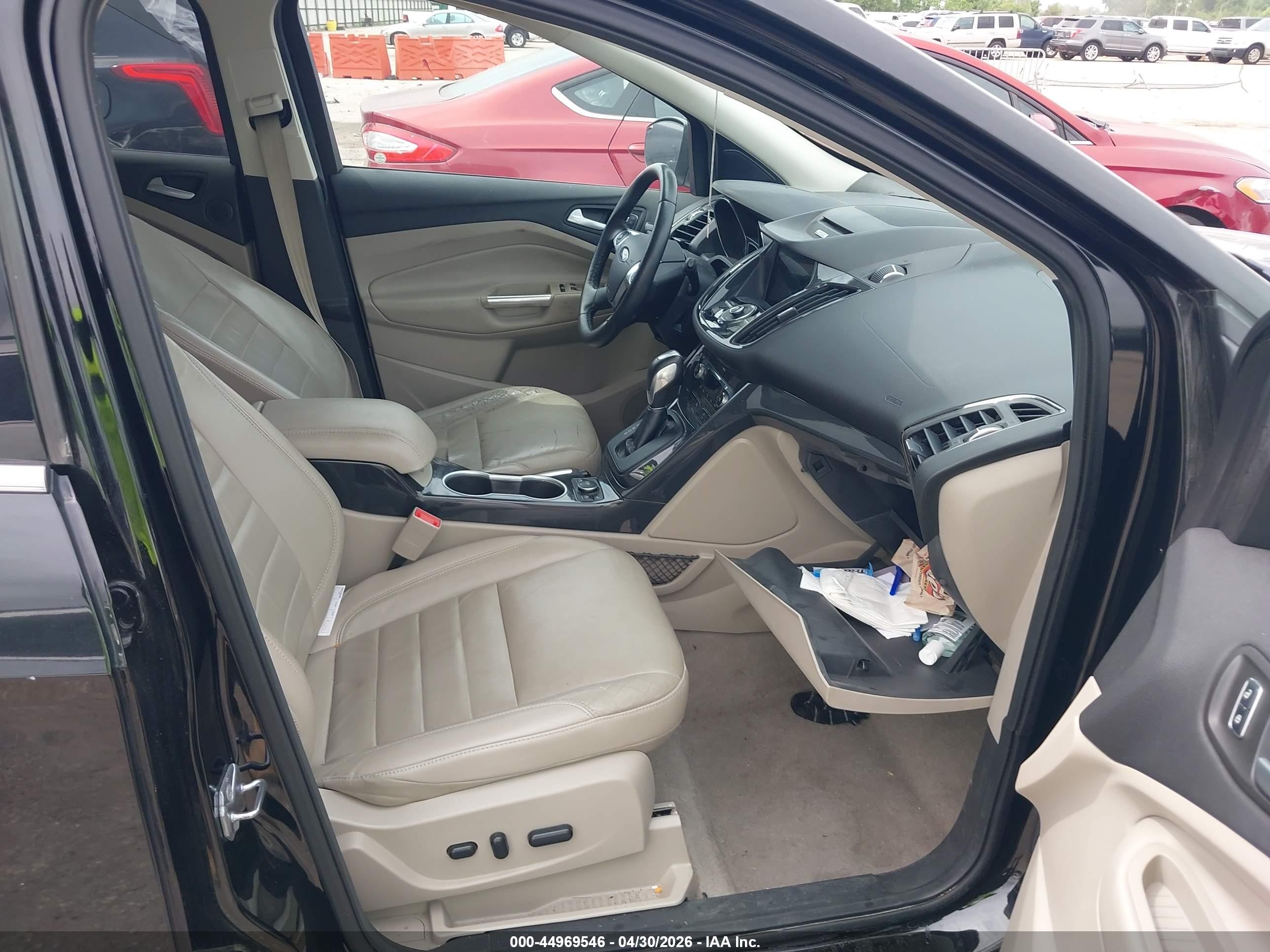 2016 Ford Escape Titanium Черный vin: 1FMCU9J9XGUC80365