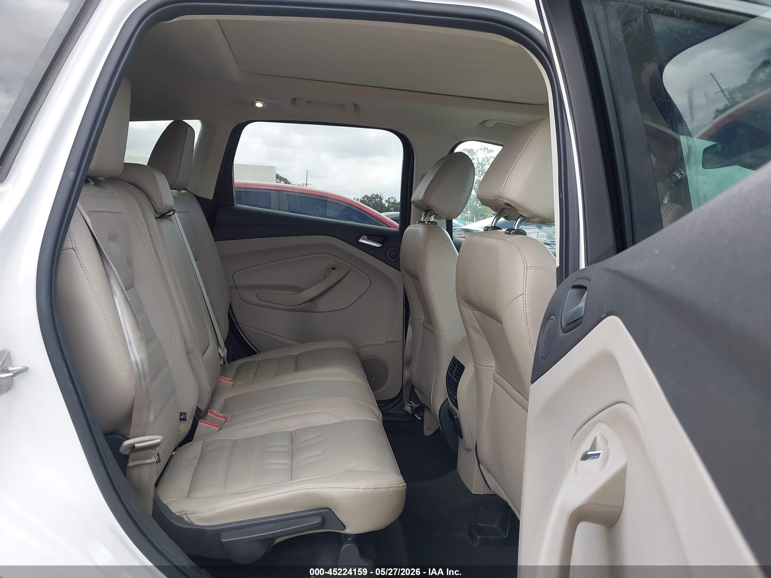 2017 Ford Escape Titanium White vin: 1FMCU9J9XHUC26386