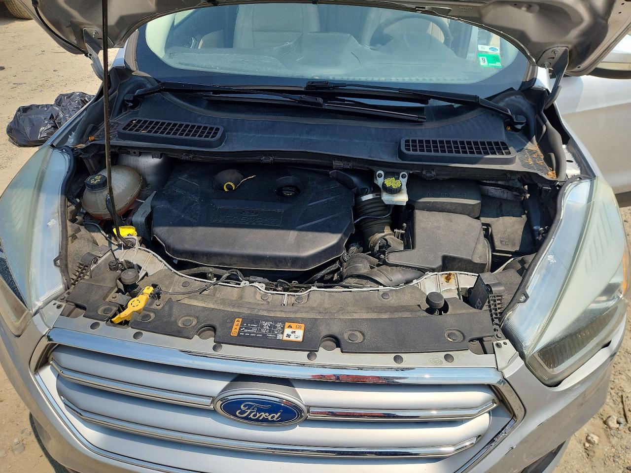 2017 Ford Escape Titanium Silver vin: 1FMCU9J9XHUD60640