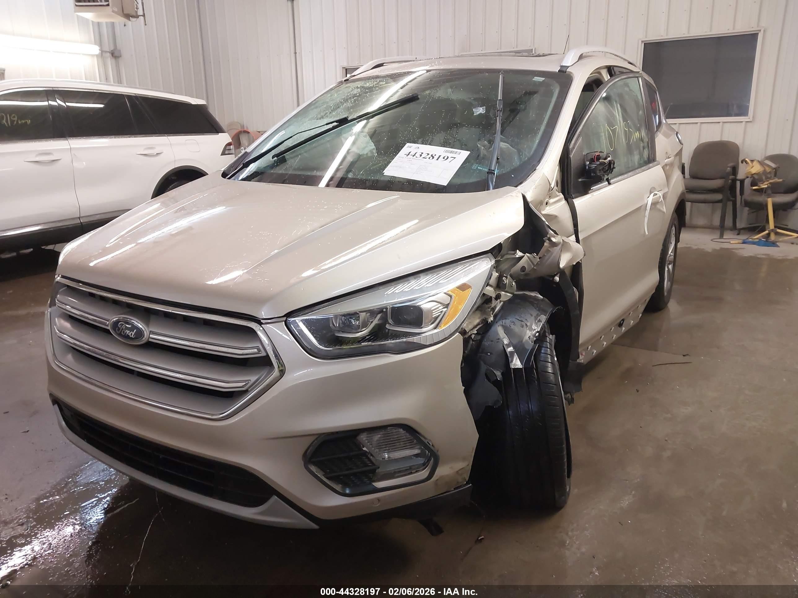 2018 Ford Escape Titanium Tan vin: 1FMCU9J9XJUC86111