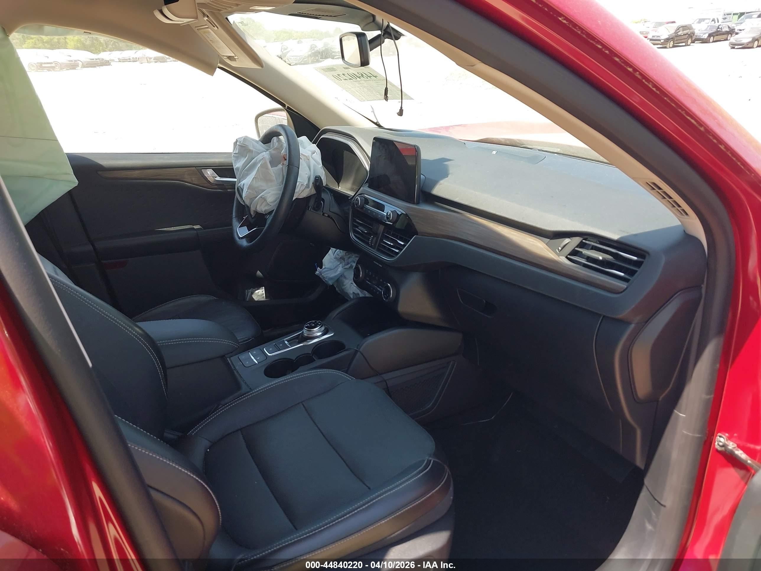 2020 Ford Escape Titanium Красный vin: 1FMCU9J9XLUB46921