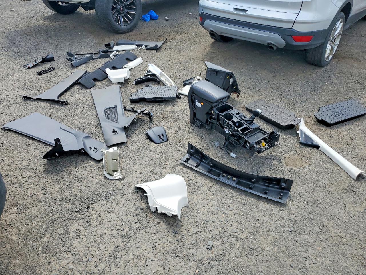 2017 Ford Escape Titanium Silver vin: 1FMCU9JD0HUD86376