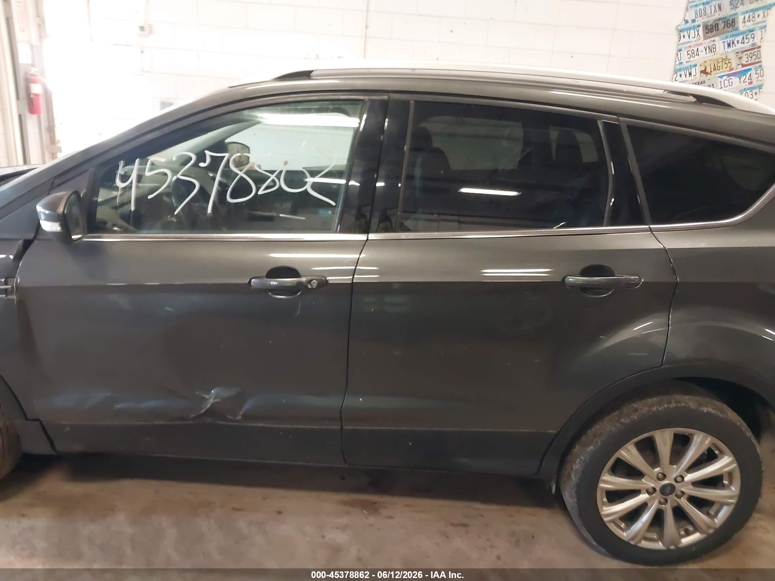 2017 Ford Escape Titanium Gray vin: 1FMCU9JD2HUD92583
