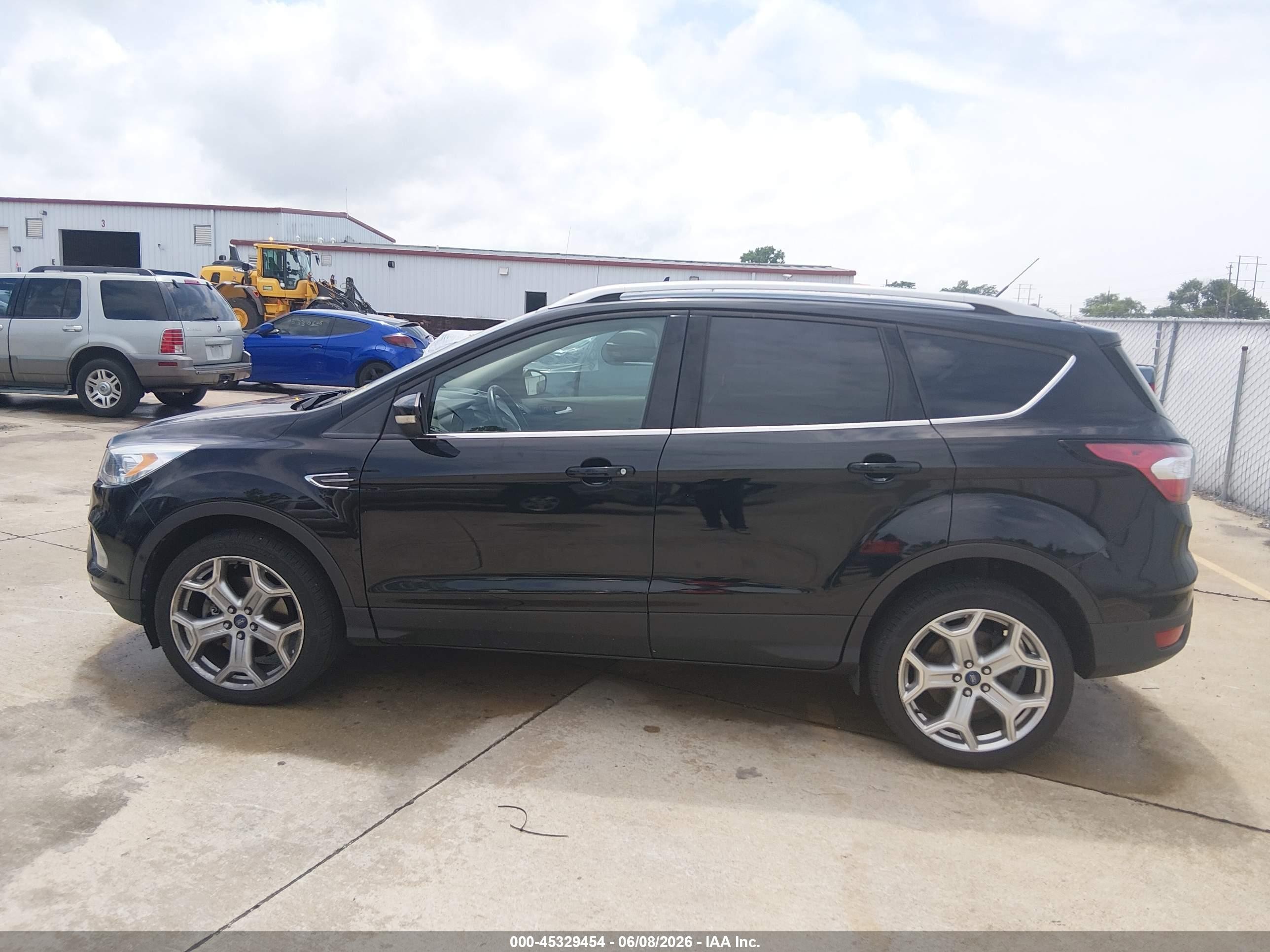 2017 Ford Escape Titanium Black vin: 1FMCU9JD7HUC09078