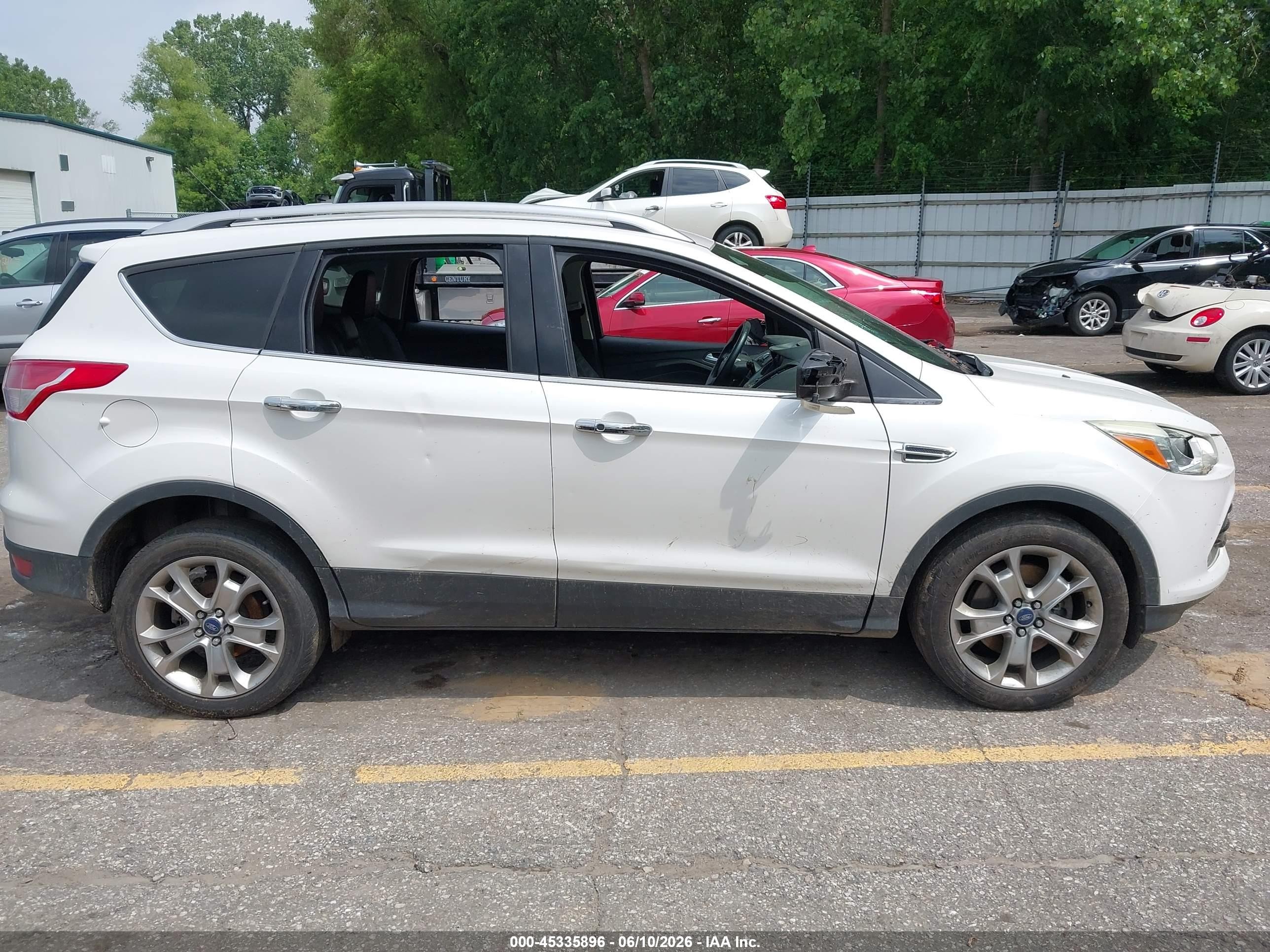 2014 Ford Escape Titanium White vin: 1FMCU9JX1EUE22288