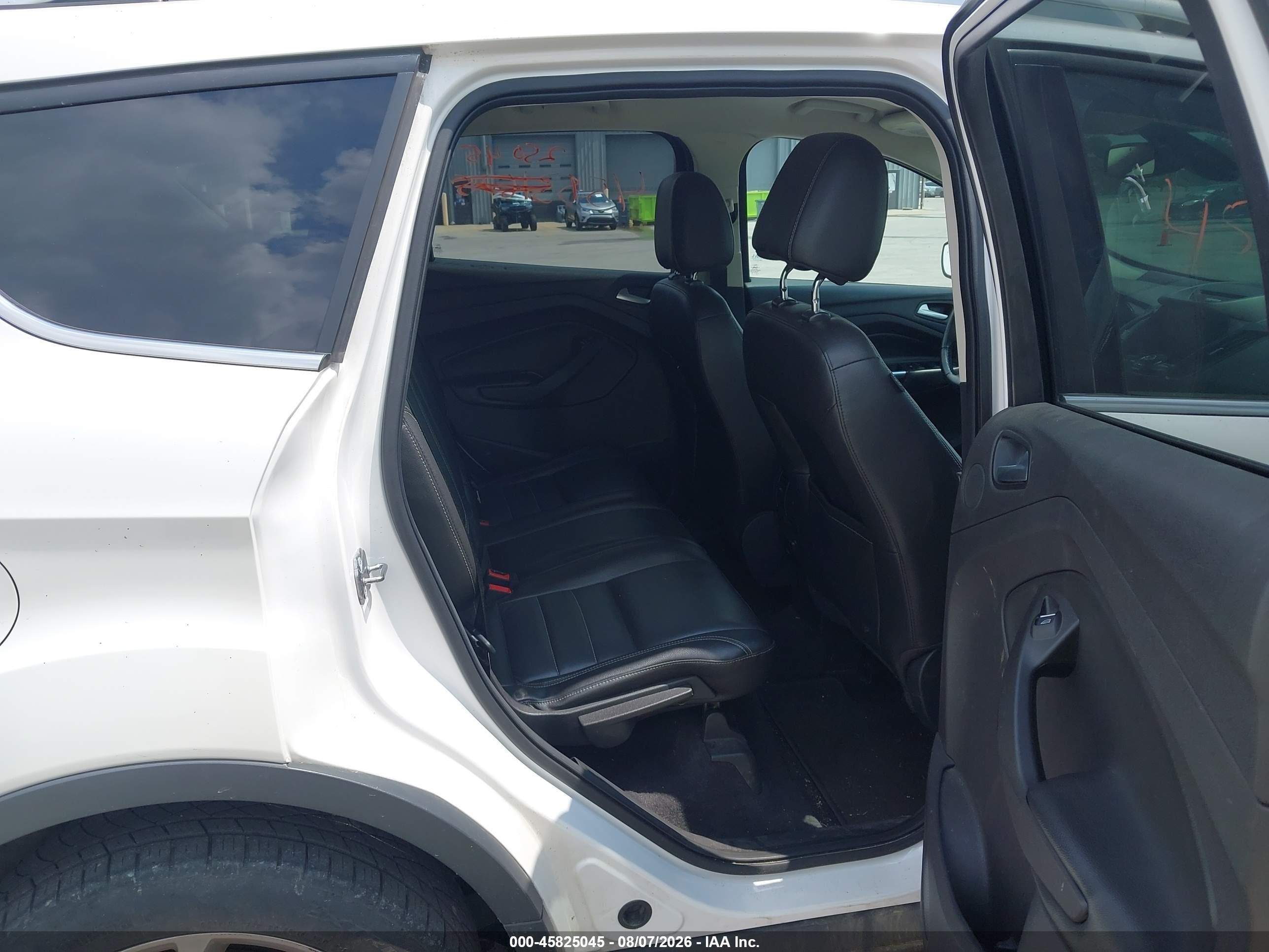 2015 Ford Escape Titanium White vin: 1FMCU9JX2FUB03550
