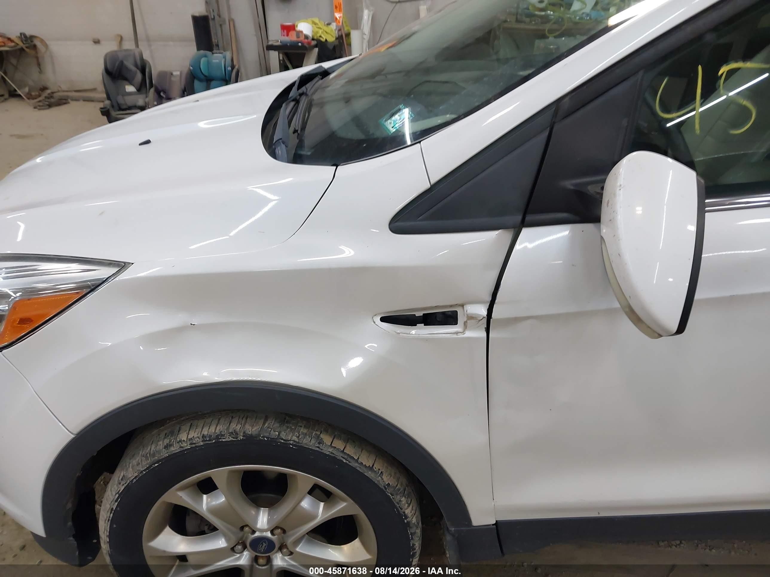 2015 Ford Escape Titanium White vin: 1FMCU9JX3FUC76302
