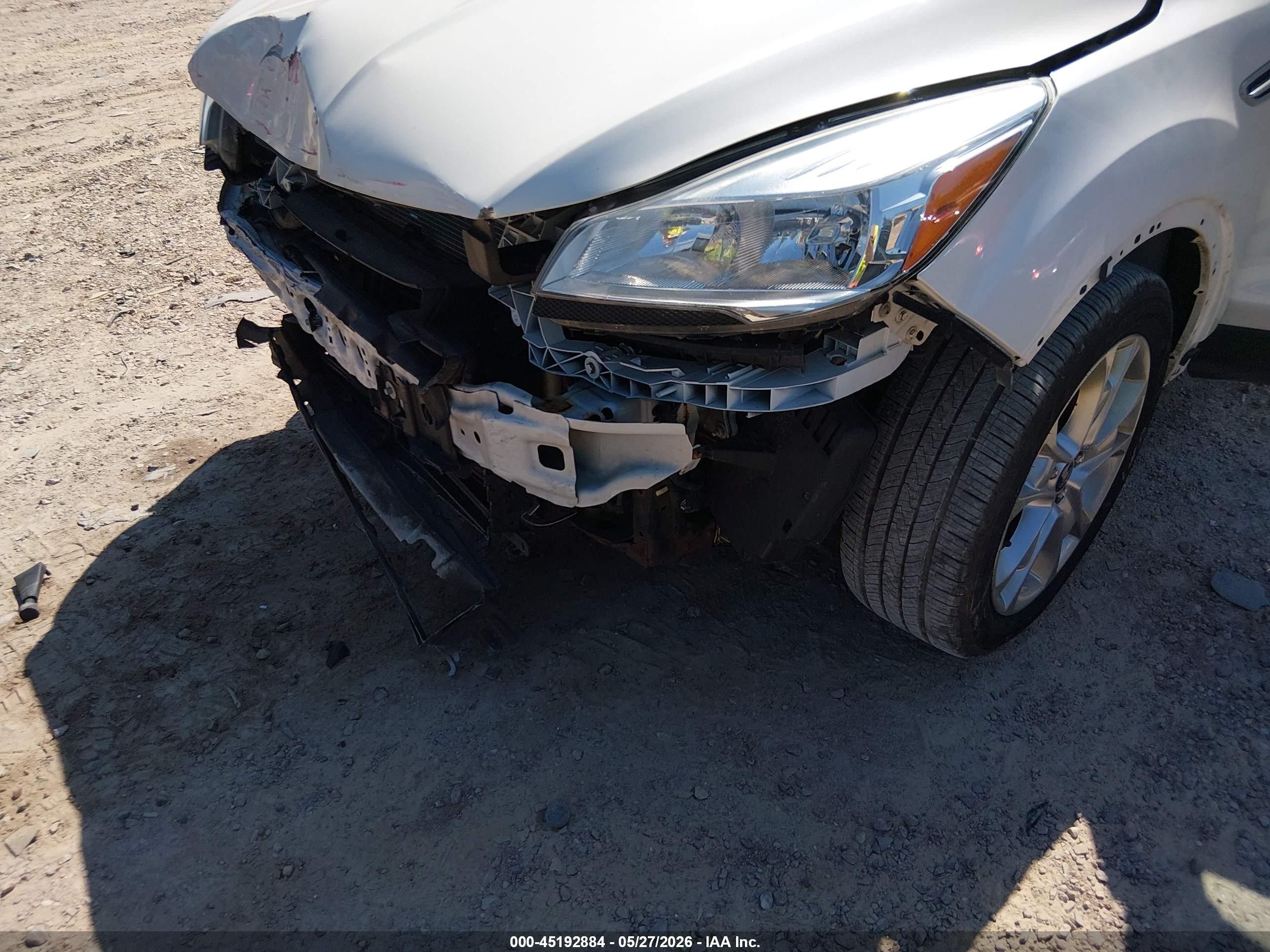 2015 Ford Escape Titanium White vin: 1FMCU9JX7FUC12666