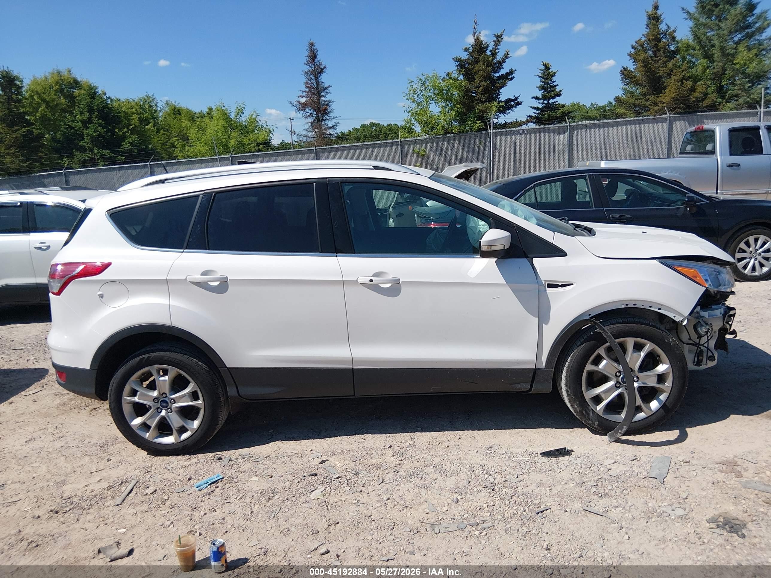 2015 Ford Escape Titanium White vin: 1FMCU9JX7FUC12666