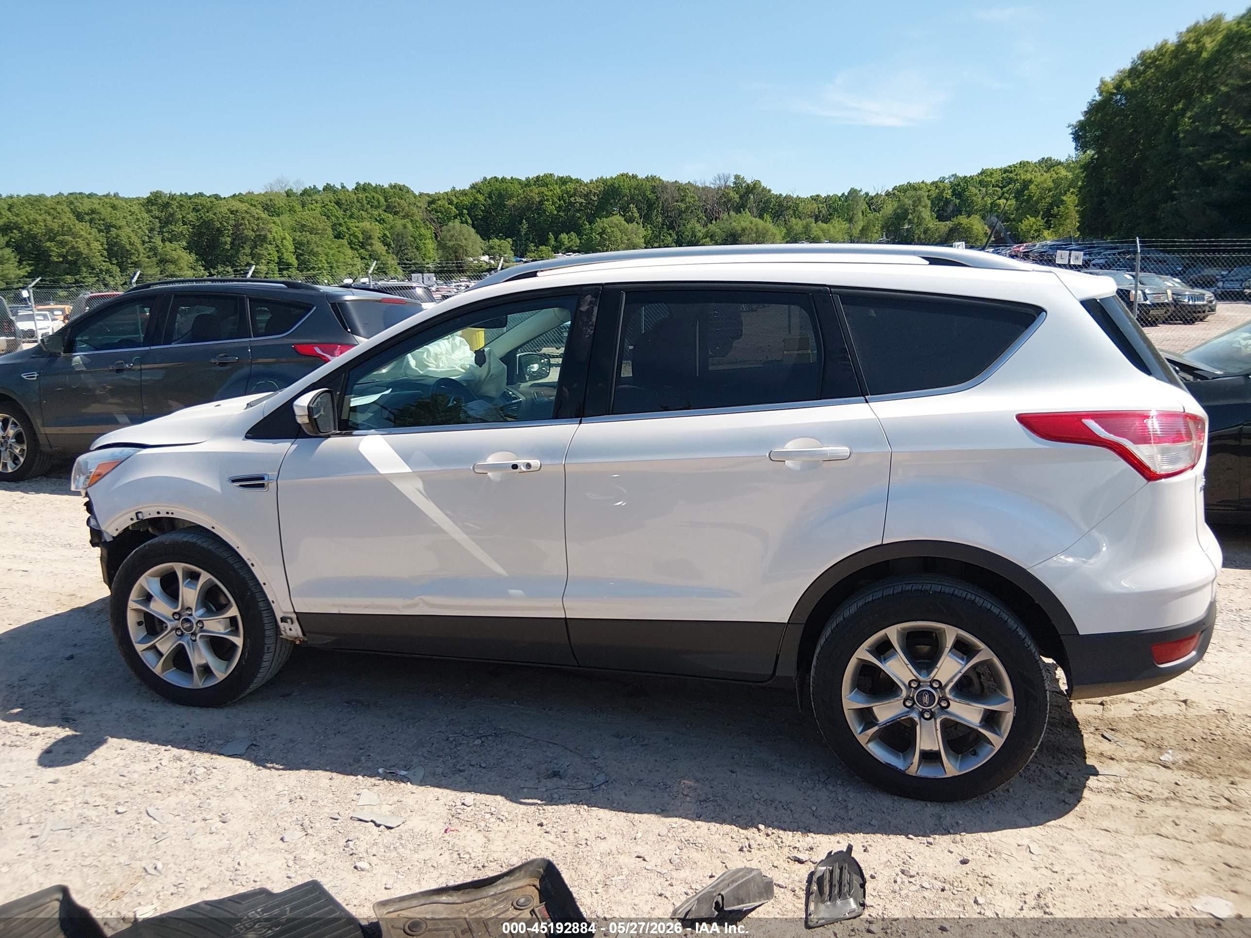 2015 Ford Escape Titanium White vin: 1FMCU9JX7FUC12666
