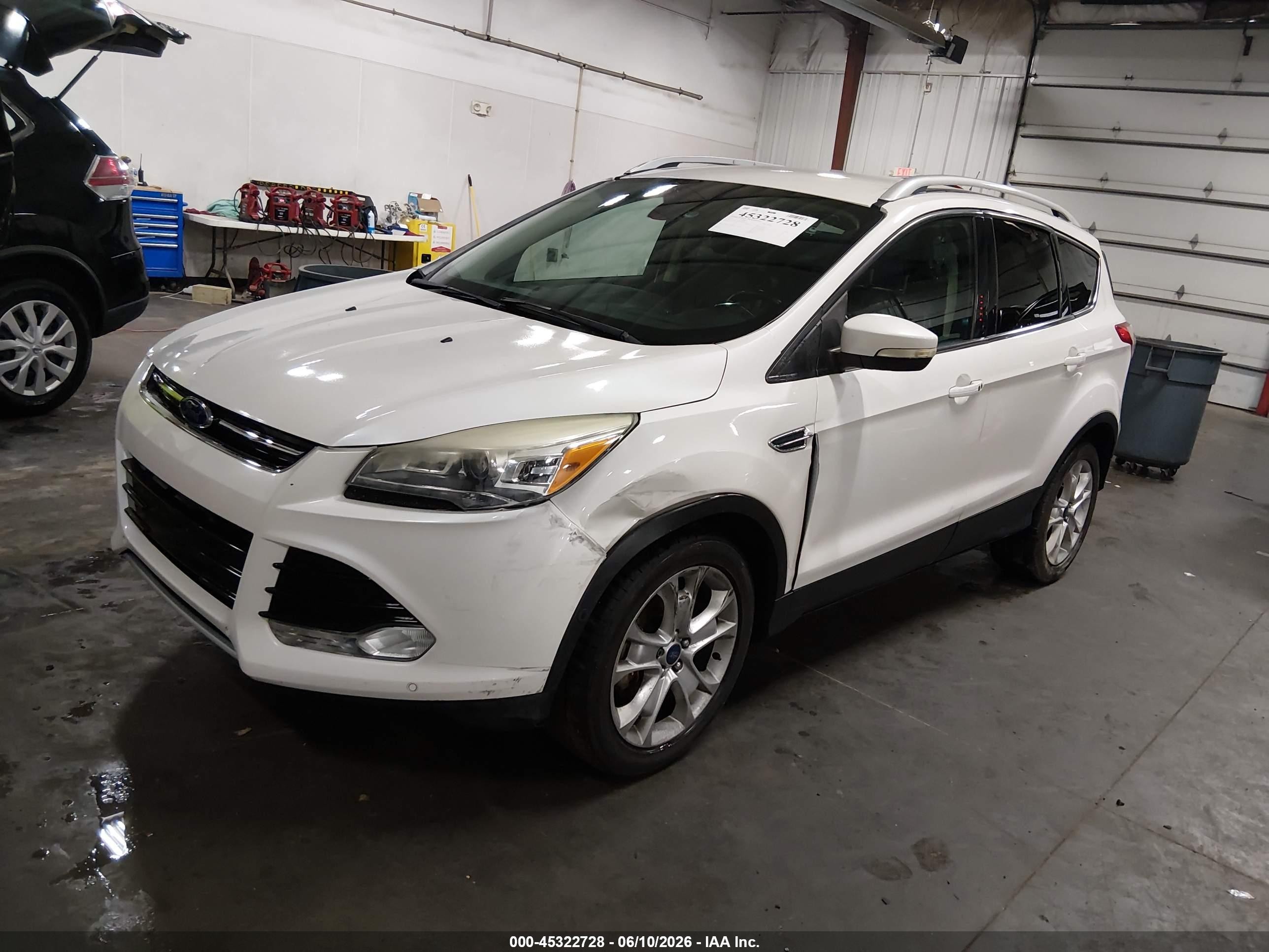 2015 Ford Escape Titanium White vin: 1FMCU9JX8FUC25474