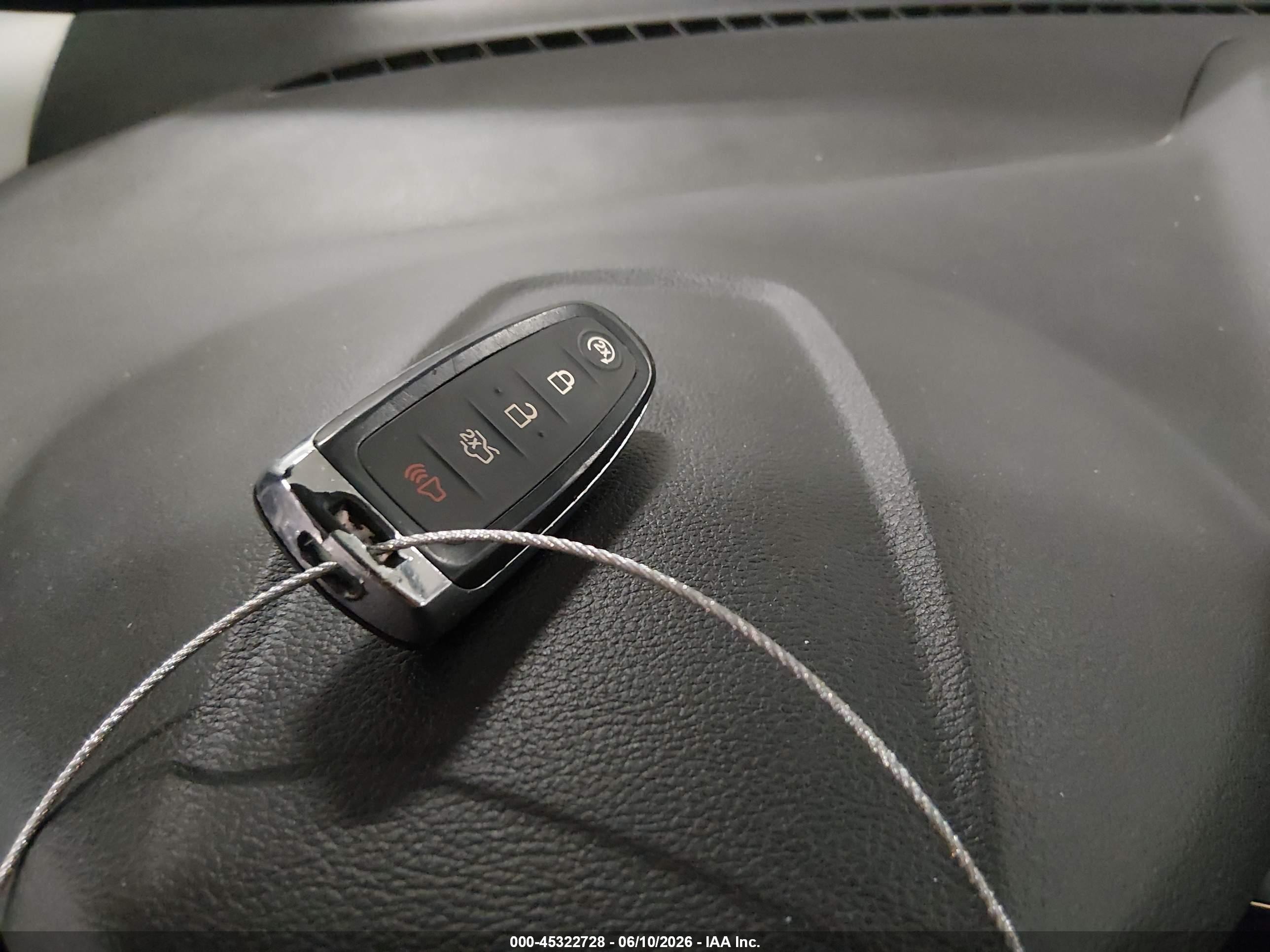 2015 Ford Escape Titanium White vin: 1FMCU9JX8FUC25474