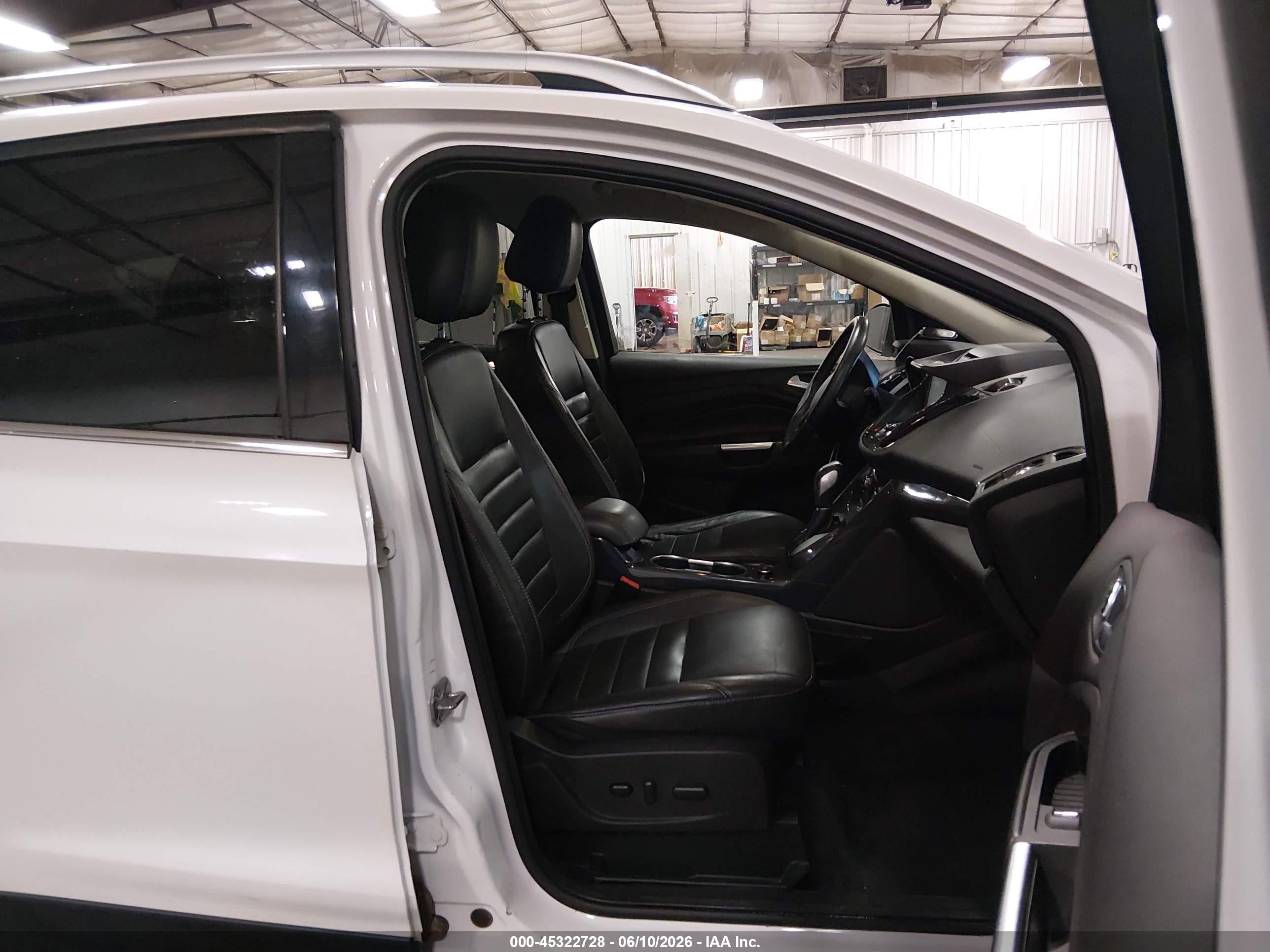 2015 Ford Escape Titanium White vin: 1FMCU9JX8FUC25474