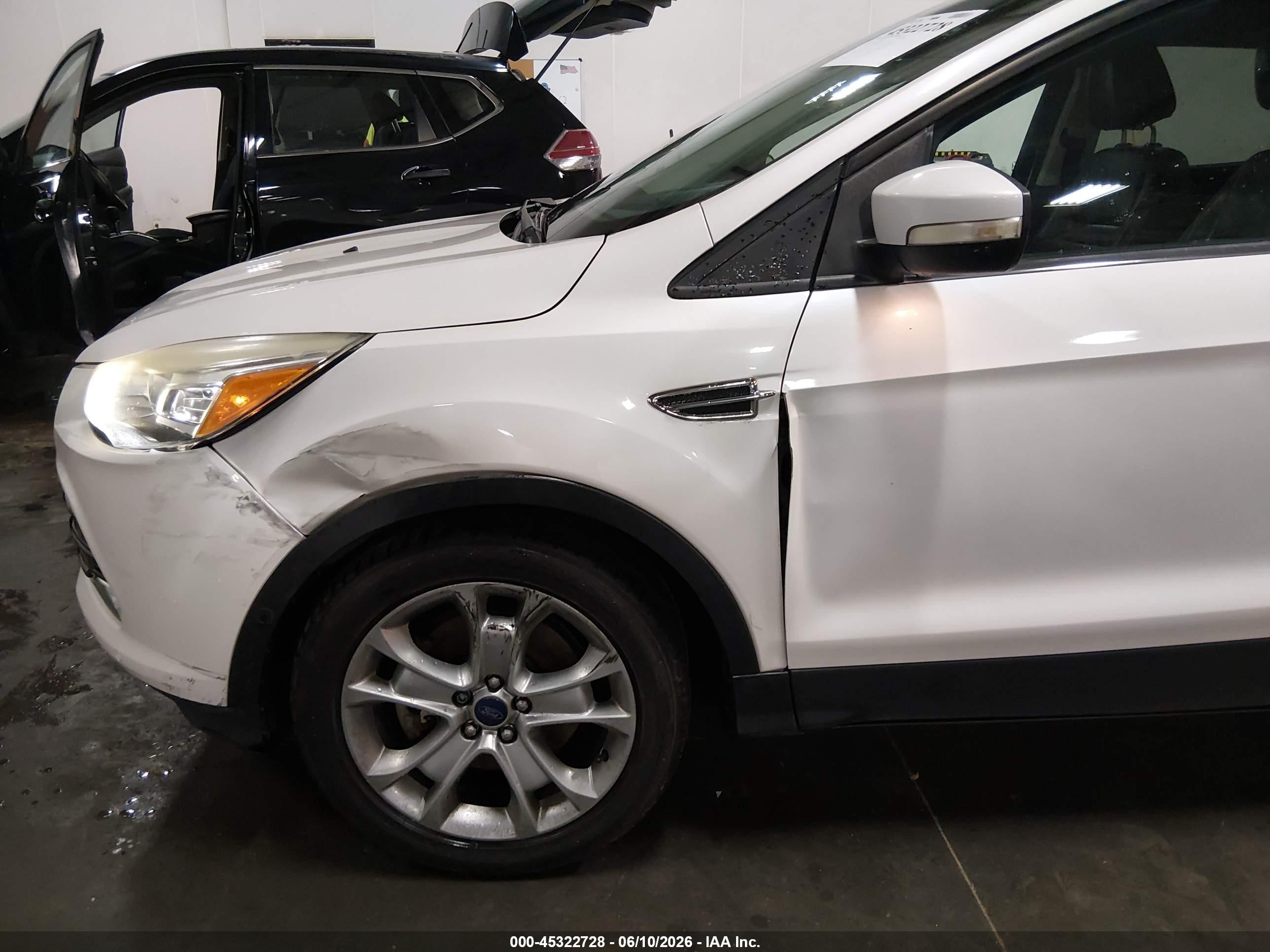 2015 Ford Escape Titanium White vin: 1FMCU9JX8FUC25474