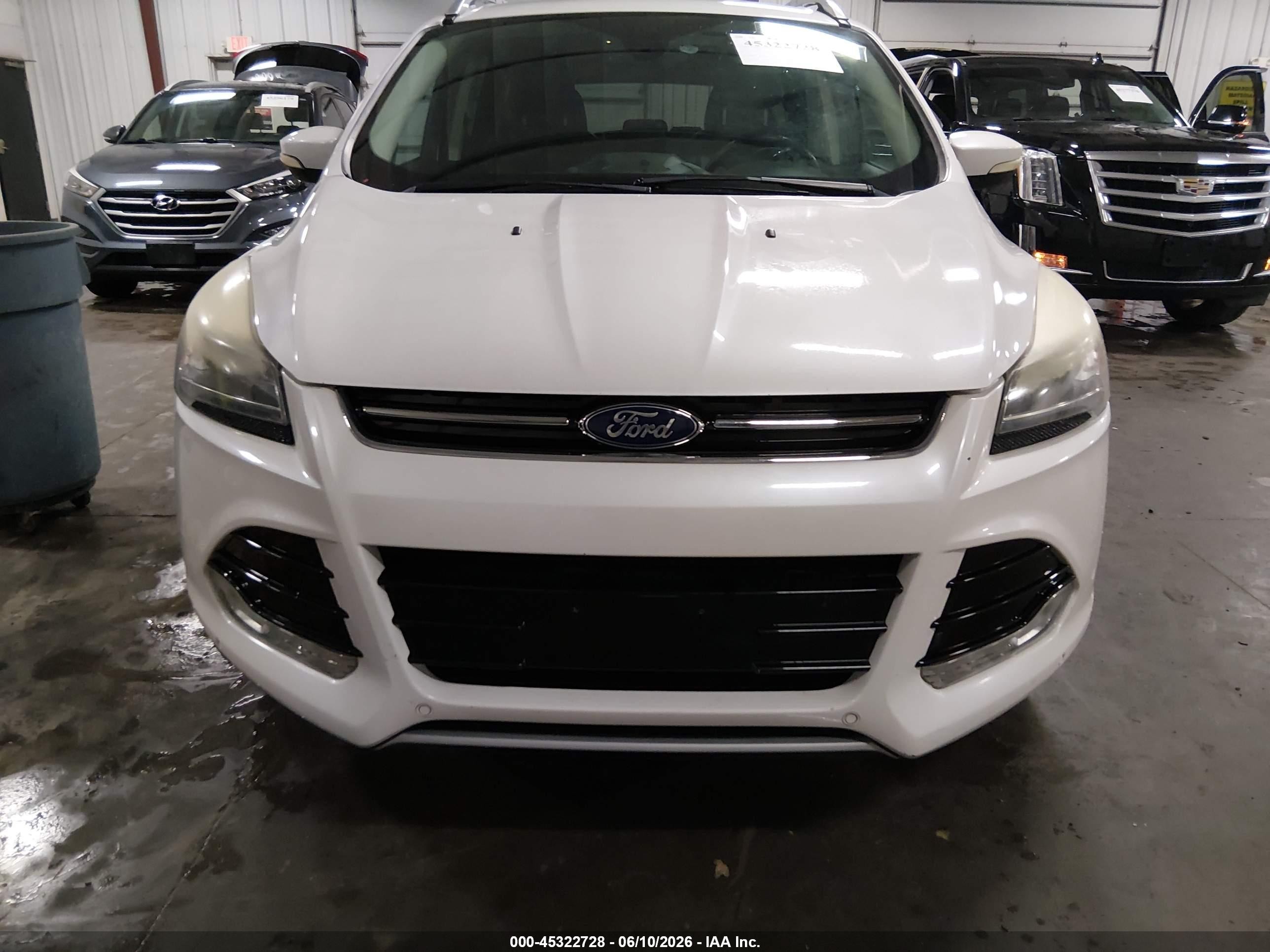 2015 Ford Escape Titanium White vin: 1FMCU9JX8FUC25474